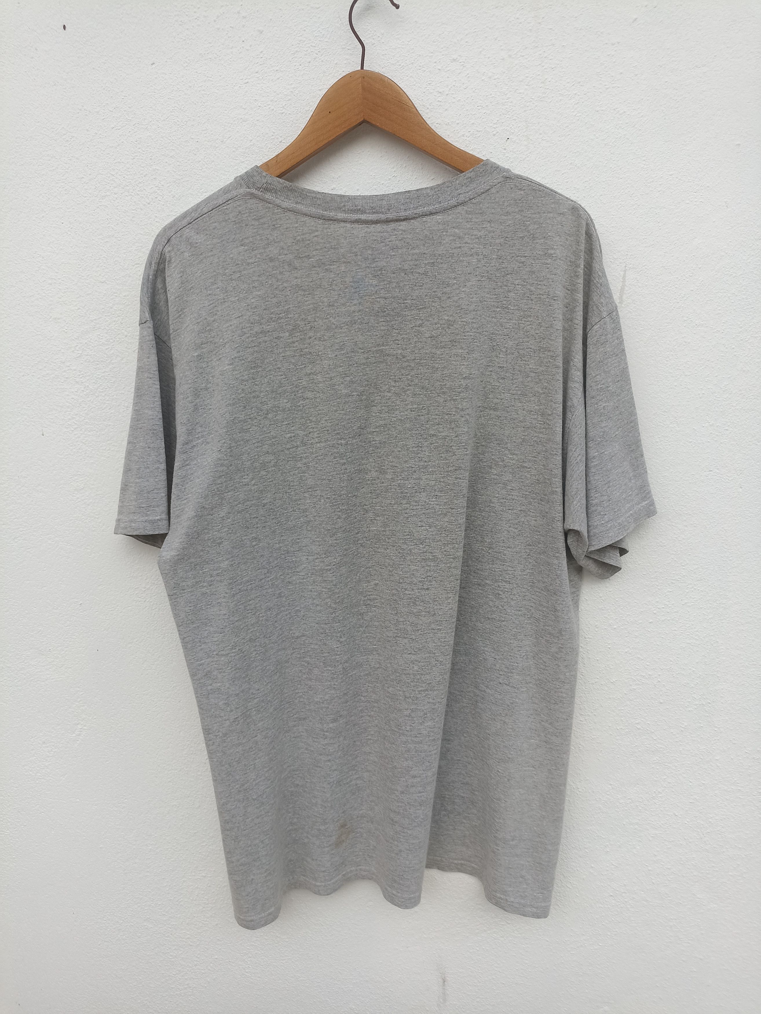 Nike Vintage 90s Vintage Nike t shirt spell out Size US L / EU 52-54 / 3 - 3 Thumbnail