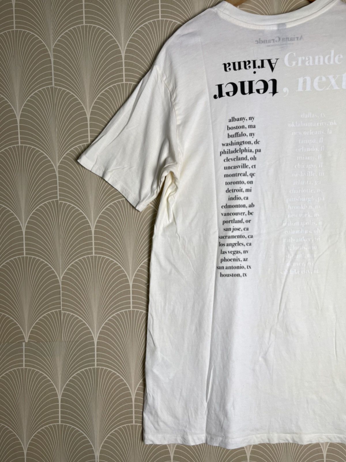 Band Tees × H&M ARIANNA GRANDE 2020 WORLD TOUR TSHIRT Size XS / US 0-2 / IT 36-38 - 13 Thumbnail