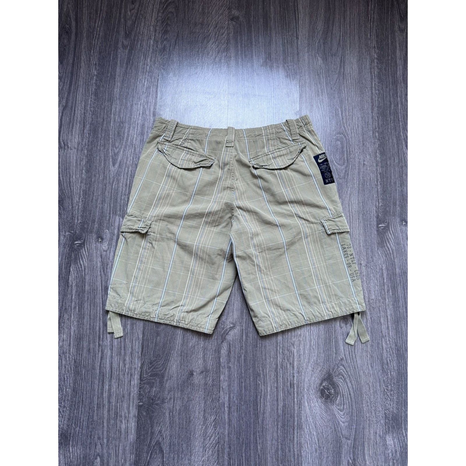 Nike 00s Vintage Cargo Shorts Drill Y2K Size US 30 / EU 46 - 3 Thumbnail