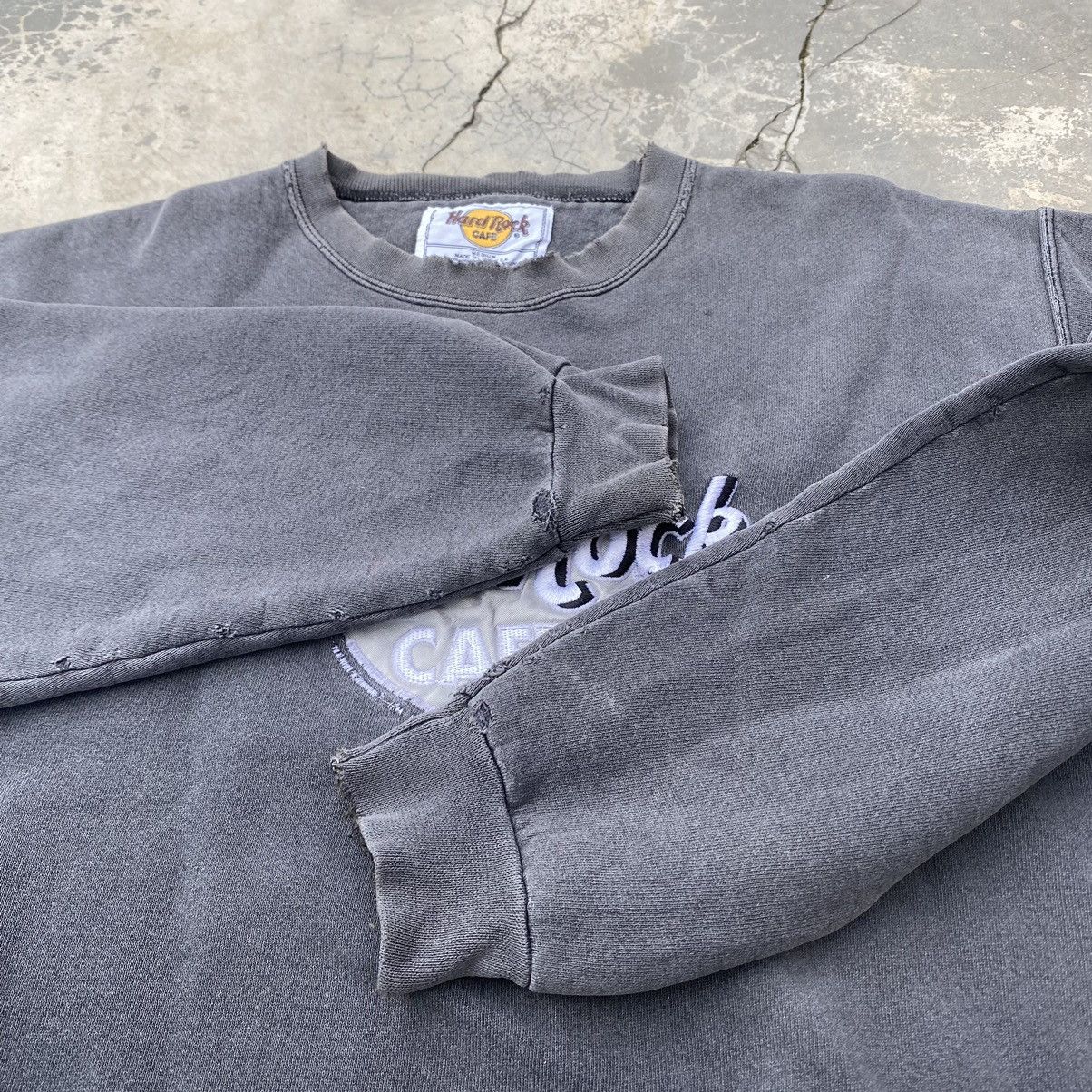 Hard Rock Cafe Beautifully Distressed 1990s Hard Rock Crewneck Size US L / EU 52-54 / 3 - 6 Thumbnail