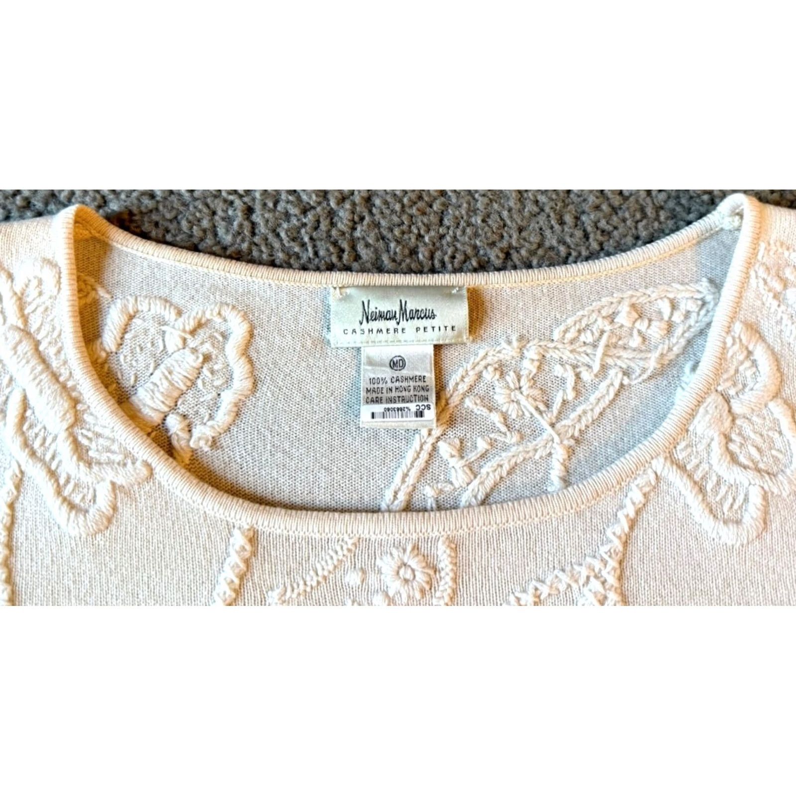 Neiman Marcus VINTAGE Neiman Marcus Beige Floral Embroidered Cashmere Sweater Womens Medium Size M / US 6-8 / IT 42-44 - 4 Thumbnail