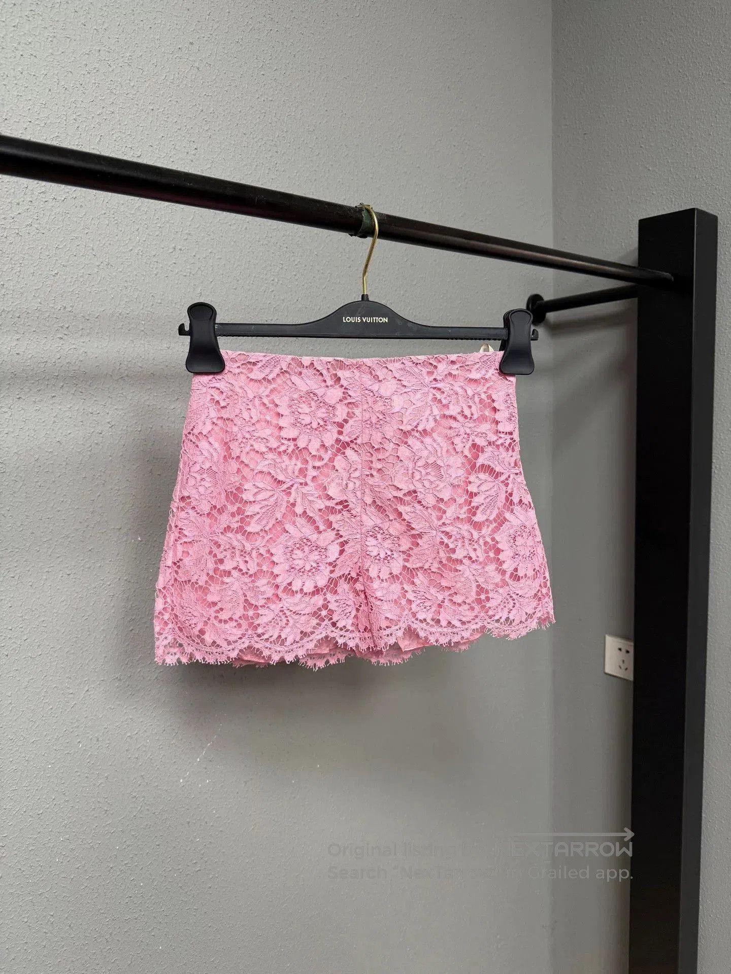 Valentino Valentino Pink Lace Shorts. Size 35" - 1 Thumbnail