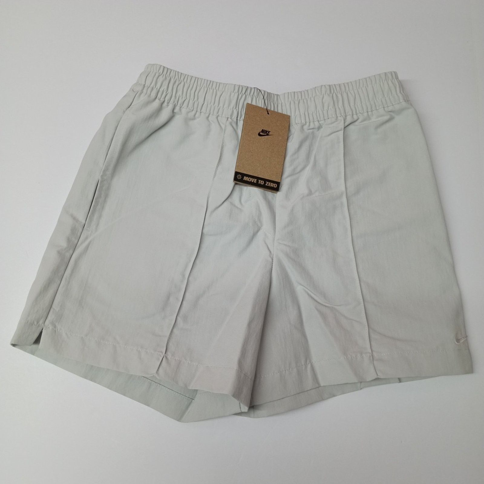 Nike Nike Shorts Women's Size XS Silver Woven Mid Rise 5" Inseam Size 26" / US 2 / IT 38 - 1 Thumbnail