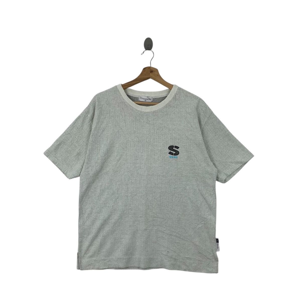 Vintage Vintage SANTA FE JAPAN Embossed Logo Tee Shirt Top Back Hit Size US M / EU 48-50 / 2 - 1 Thumbnail