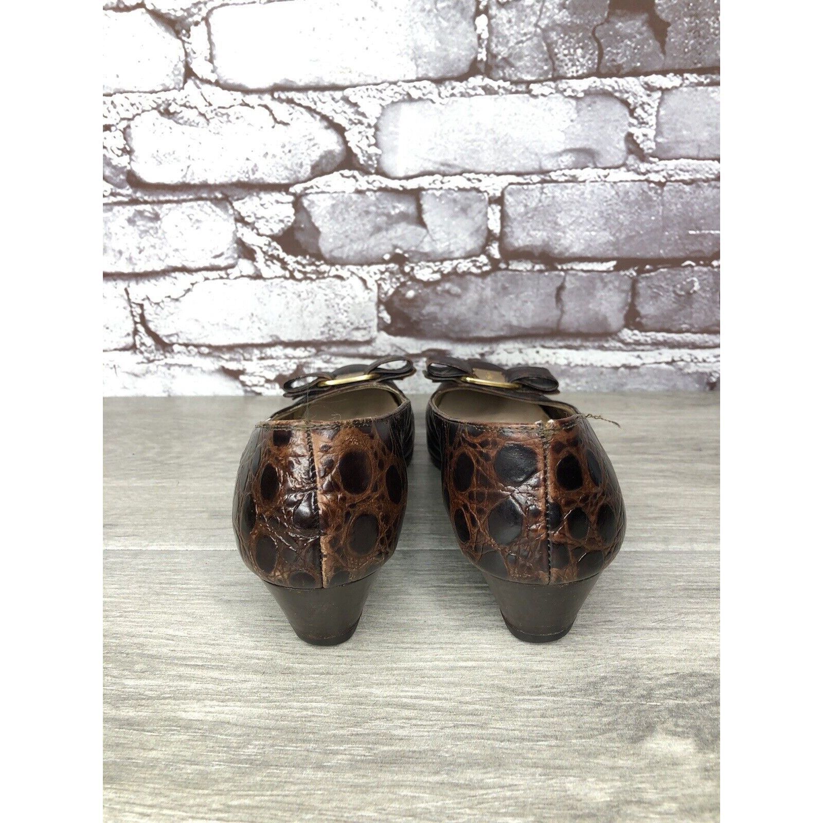 Salvatore Ferragamo Salvatore Ferragamo Vara Brown Leather Croc Embossed Bow Hee Size US 5.5 / IT 35.5 - 4 Thumbnail