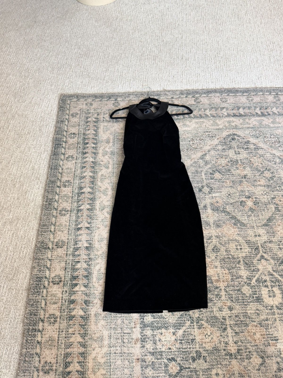 Tara Jarmon Tara Jarmon 90s black velvet open back halter mini dress Size S / US 4 / IT 40 - 15 Thumbnail