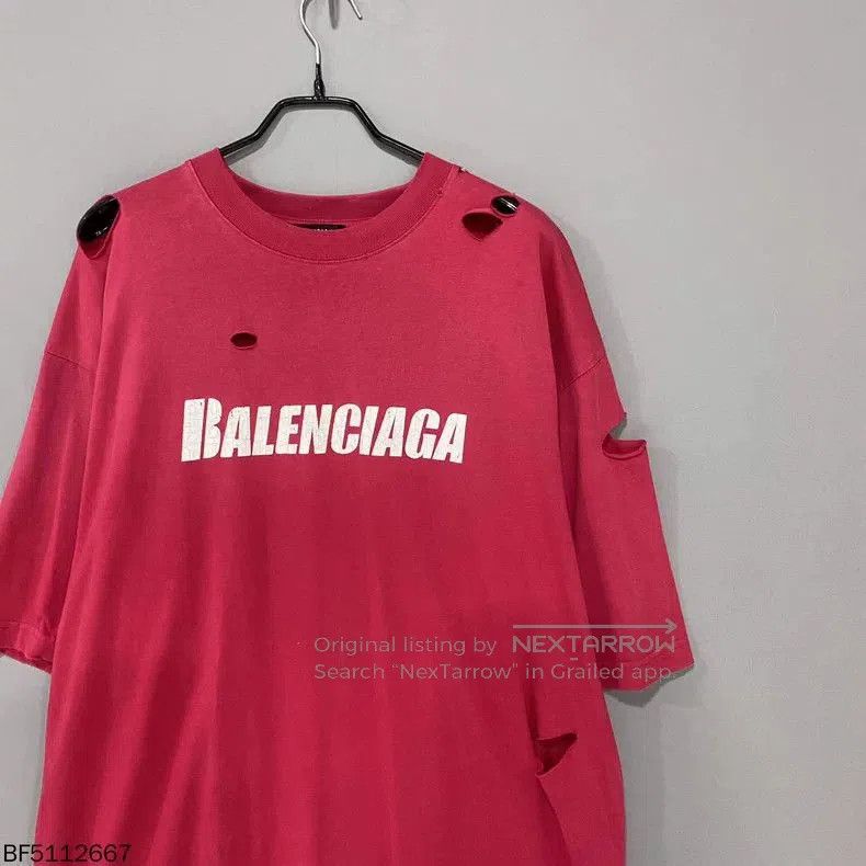 Balenciaga Balenciaga Distressed Logo Short Sleeve. Size US XS / EU 42 / 0 - 5 Thumbnail