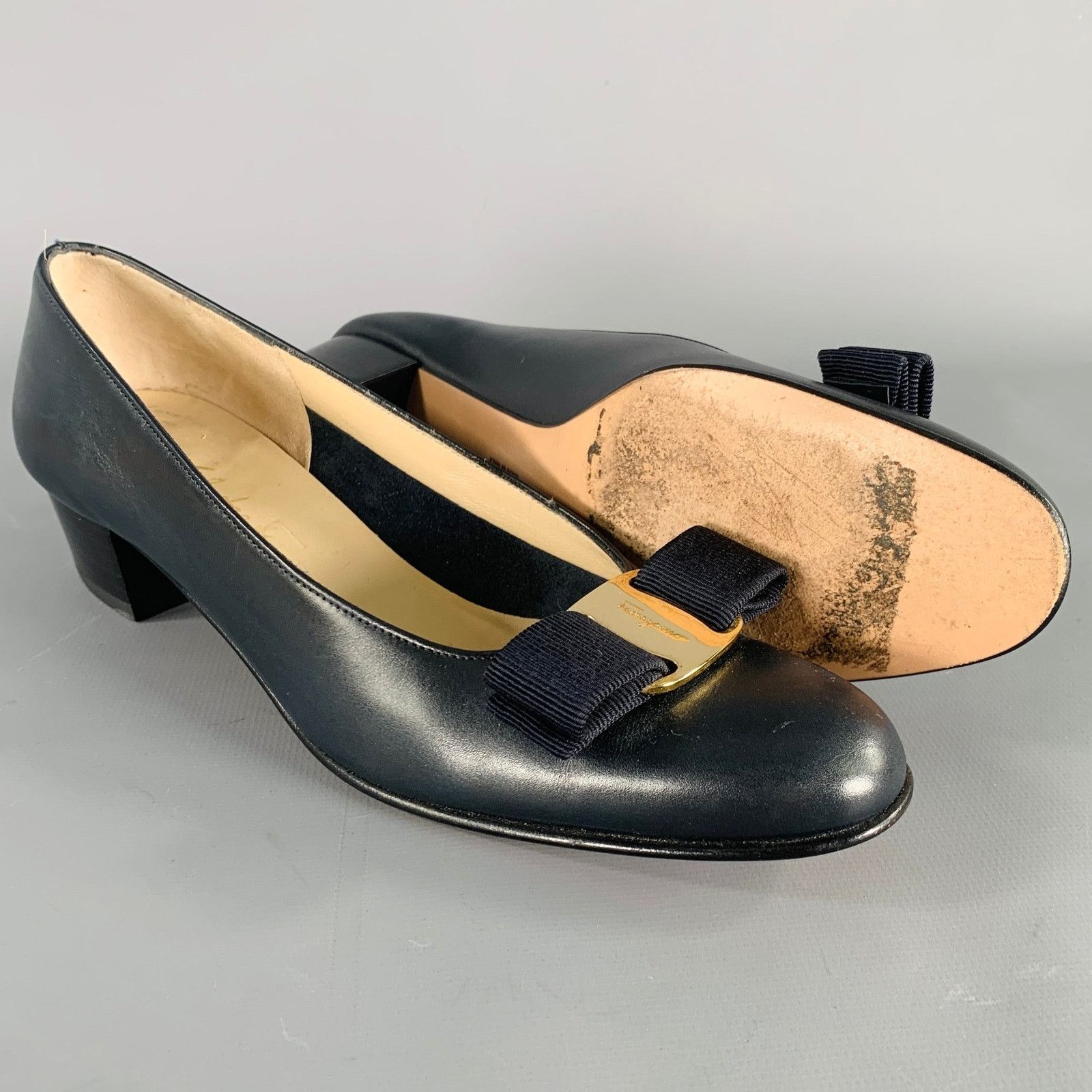 Salvatore Ferragamo SALVATORE FERRAGAMO Size 5.5 Navy Leather Kitten Heel Pumps Size US 5.5 / IT 35.5 - 5 Thumbnail
