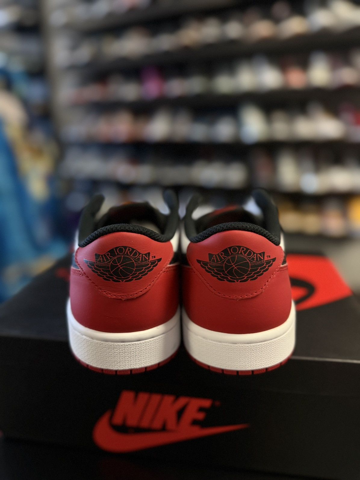 Jordan Brand × Nike Nike Jordan 1 Low Black Toe 2023 Size 9 Size US 9 / EU 42 - 4 Thumbnail