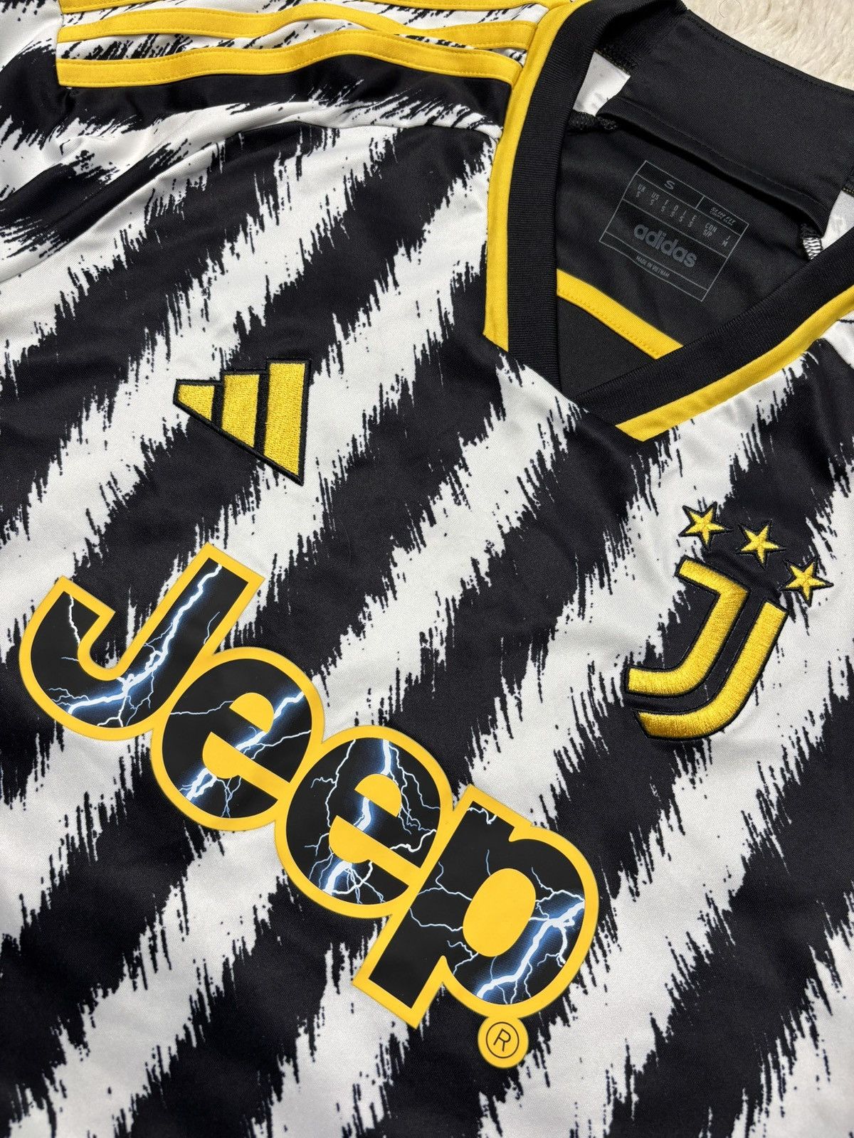 Adidas Adidas Juventus FC 2023/24 Home Soccer Jersey Size US S / EU 44-46 / 1 - 3 Thumbnail