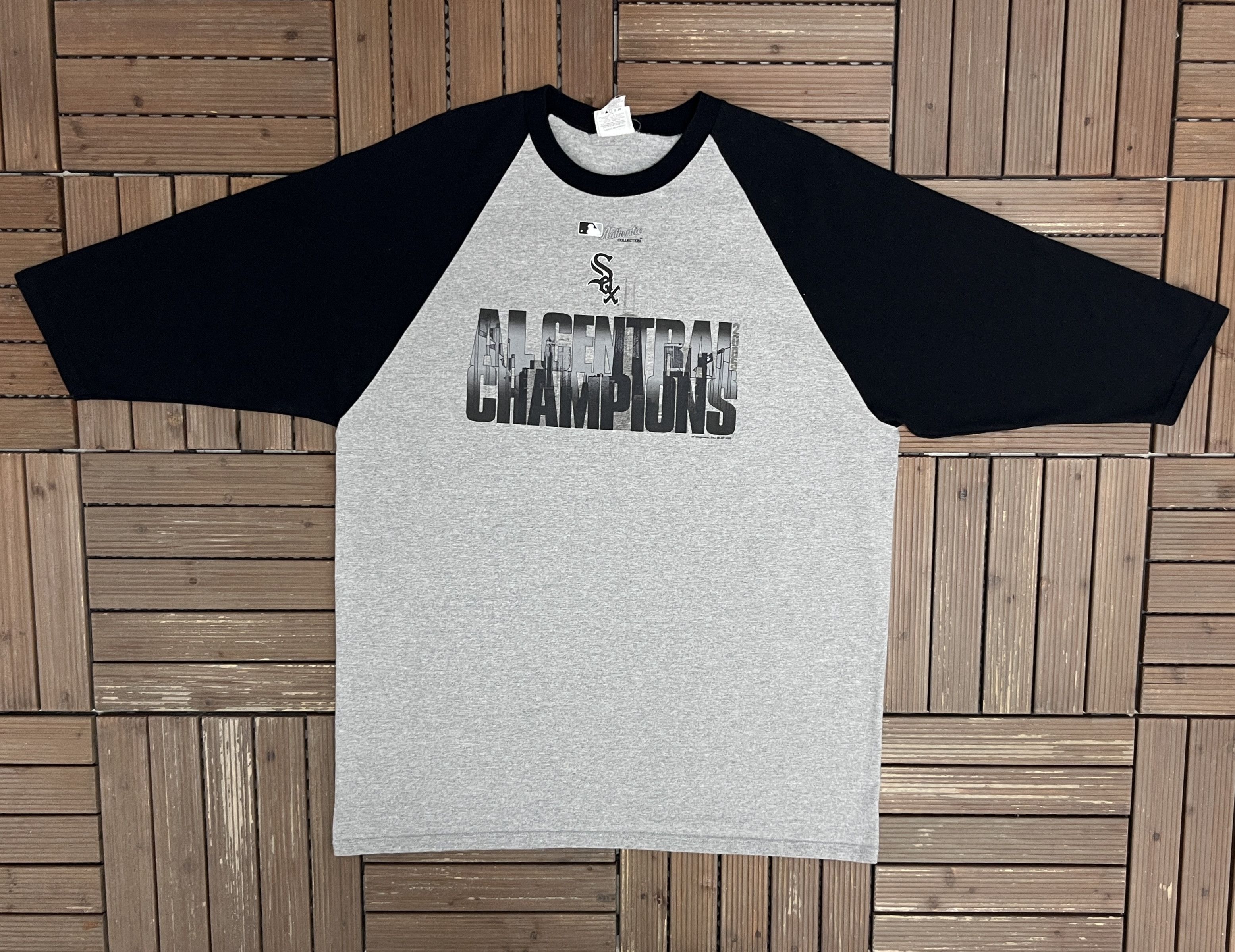 Vintage Chicago White Sox Division Champions 2005 Vintage Tee Size US XXL / EU 58 / 5 - 6 Thumbnail