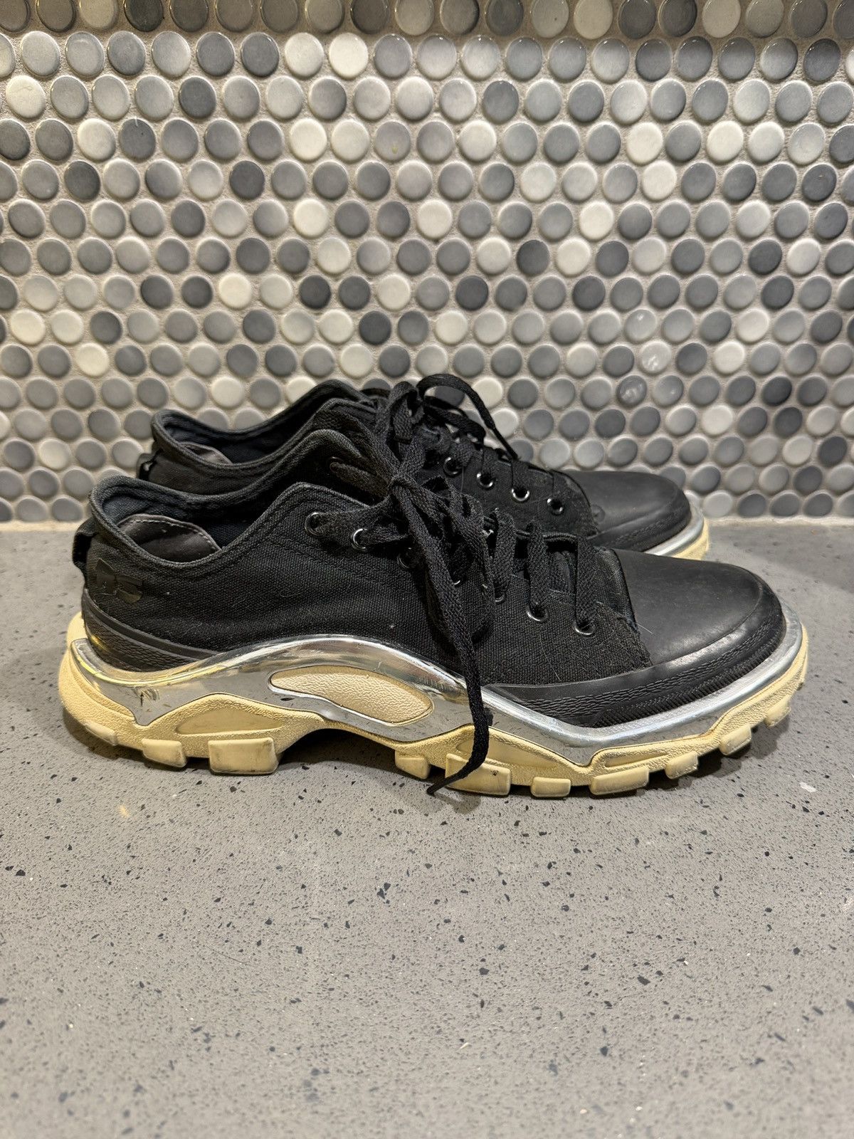 Raf Simons x adidas Detroit Runner – Size 8 (AR0245)