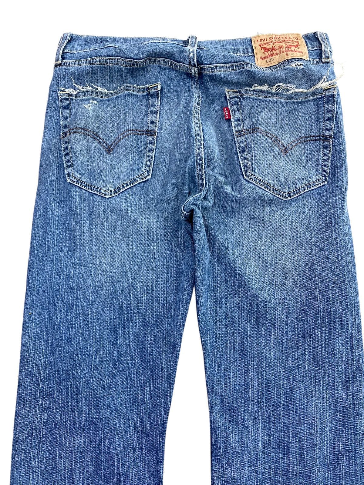 Levi's Levi’s Faded Blue Wash Style Loose Jeans Size US 32 / EU 48 - 4 Thumbnail