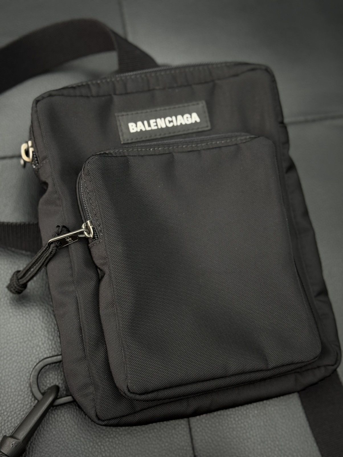 Balenciaga BALENCIAGA Explorer Shoulder Bag Black Unisex $1000 Retail Size ONE SIZE - 23 Thumbnail