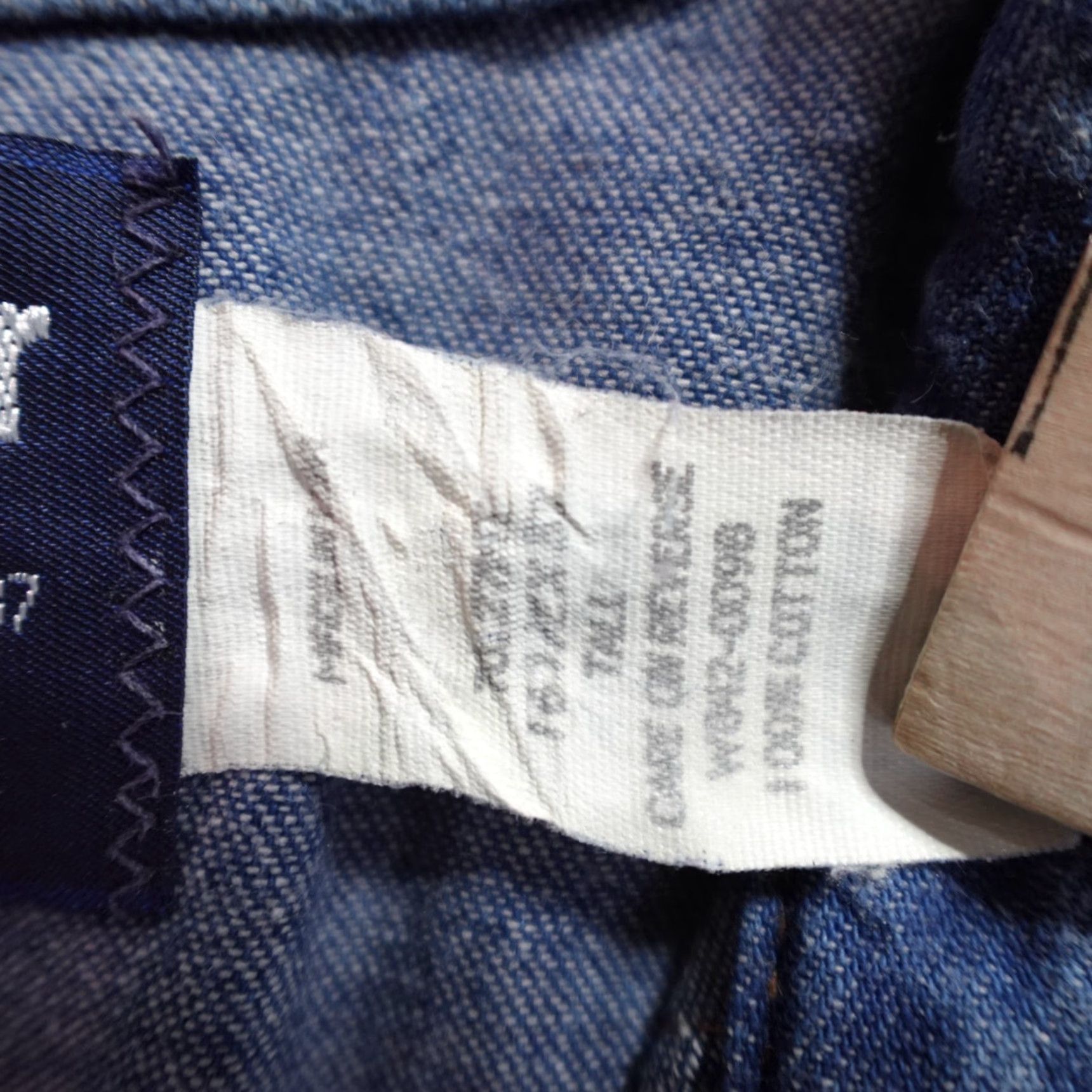 Wrangler VINTAGE Wrangler Shirt Large Blue Denim X-Long Tails Made in USA Size US L / EU 52-54 / 3 - 4 Thumbnail
