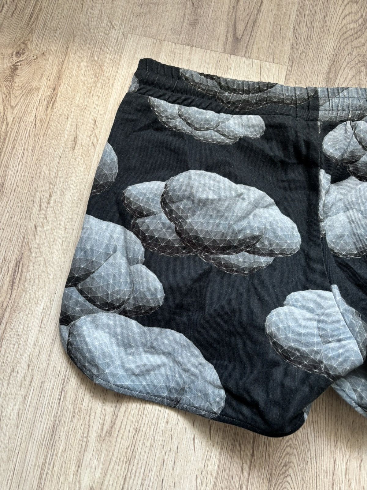 Julian Zigerli Julian Zigerli Geometric Cloud Print Running Shorts – Size S Size US 30 / EU 46 - 18 Thumbnail