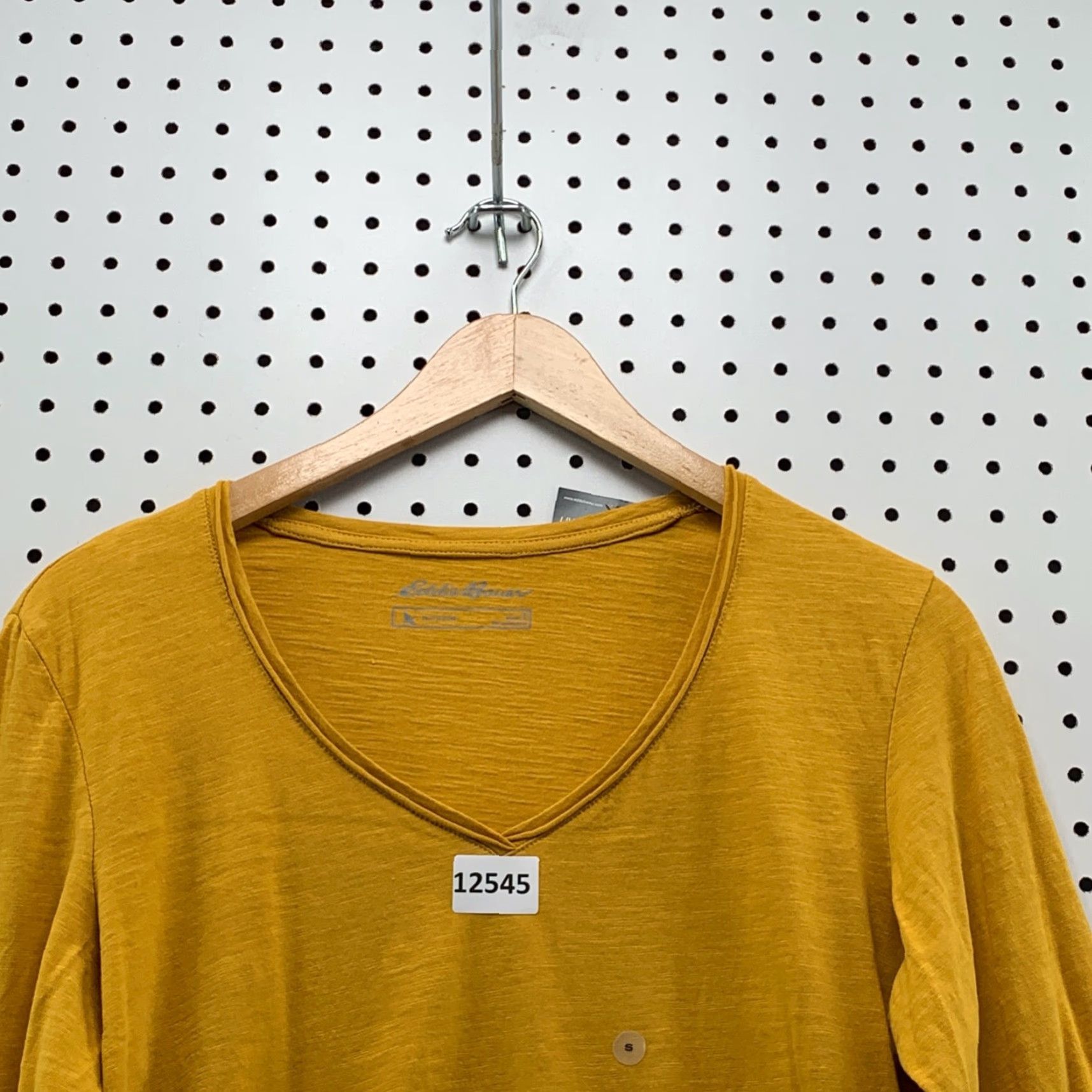Eddie Bauer Eddie Bauer Womens Lightweight Tan V-Neck Blouse NWT Size Womens Small Crewneck Shirt Size S / US 4 / IT 40 - 7 Thumbnail