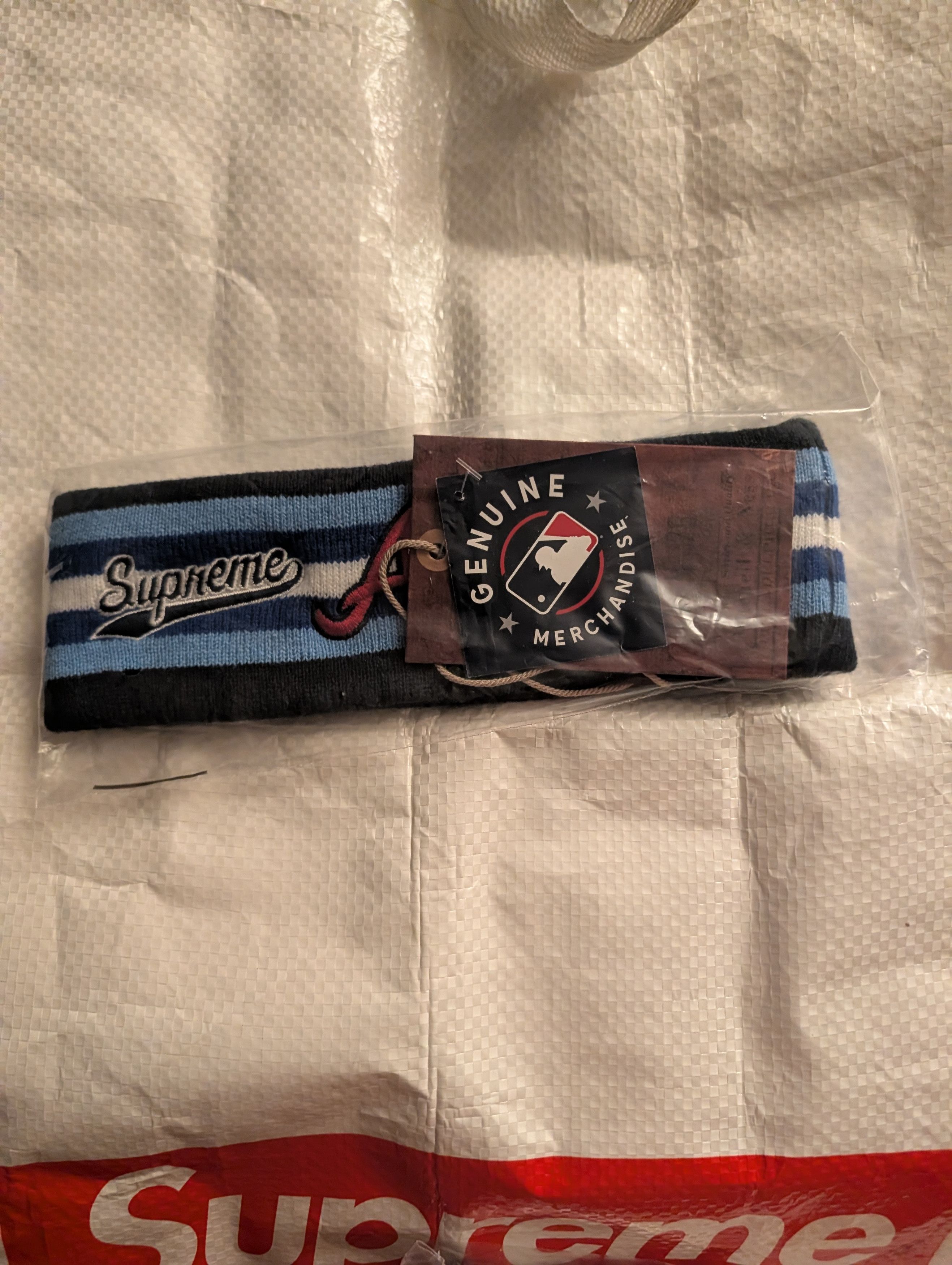 Mitchell & Ness × Supreme Supreme Team Headband Mitchell & Ness ATL Braves S26 Size ONE SIZE - 1 Thumbnail