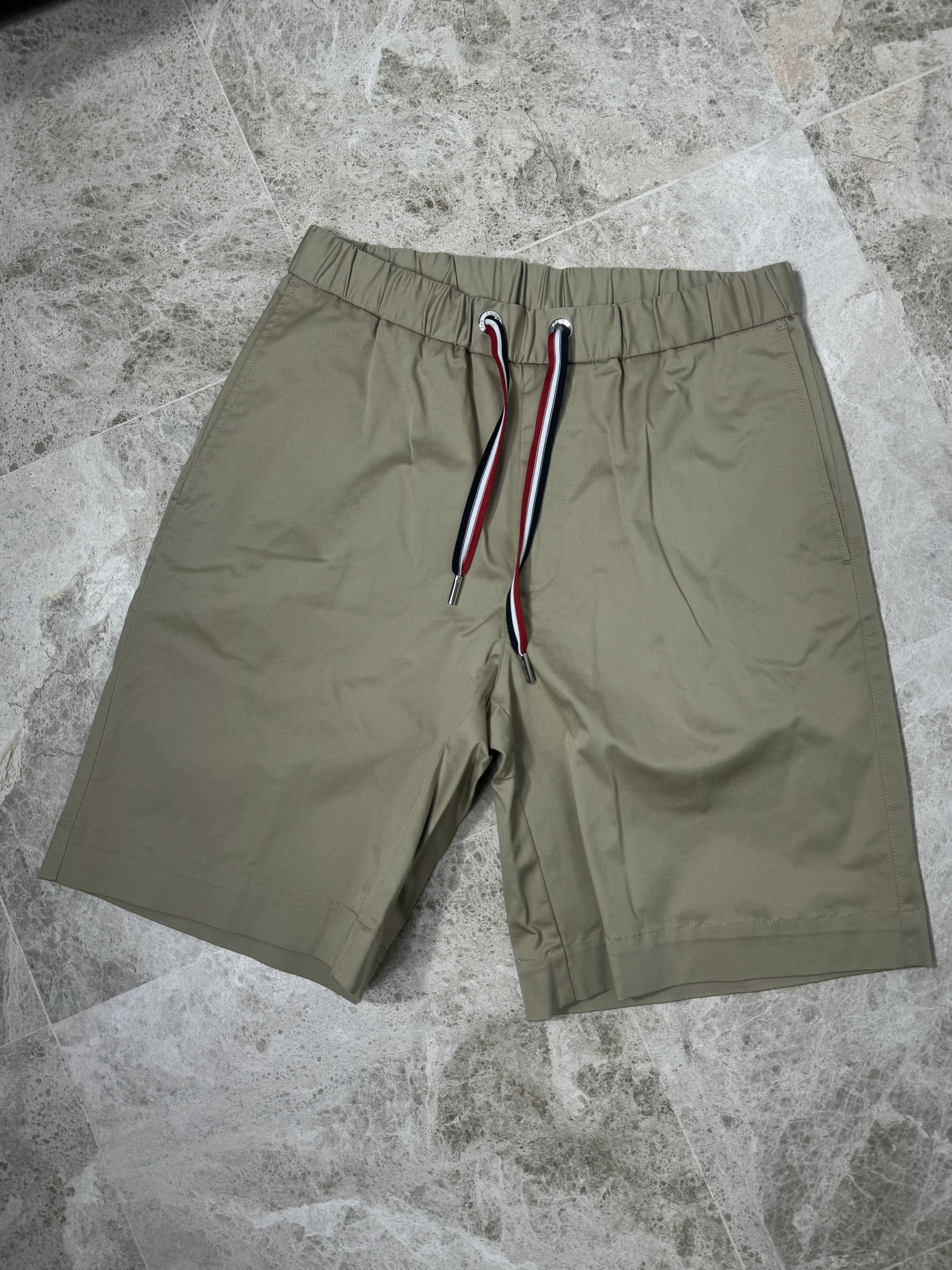 Moncler Moncler Bermuda Shorts Size US 30 / EU 46 - 1 Thumbnail