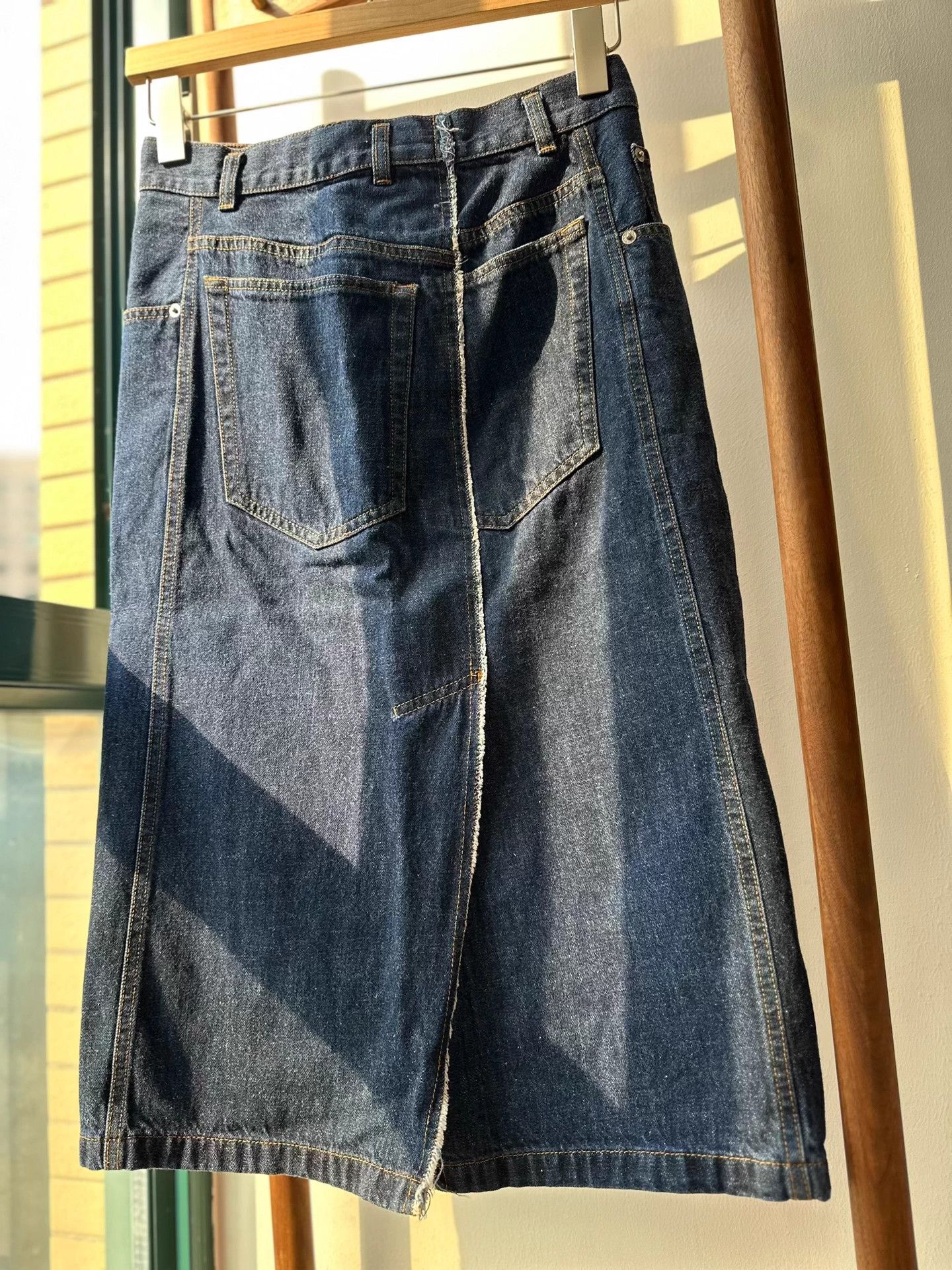 Dries Van Noten Dries van Noten (DVN) midi skirt Size 24" / US 00 / IT 34 - 2 Thumbnail