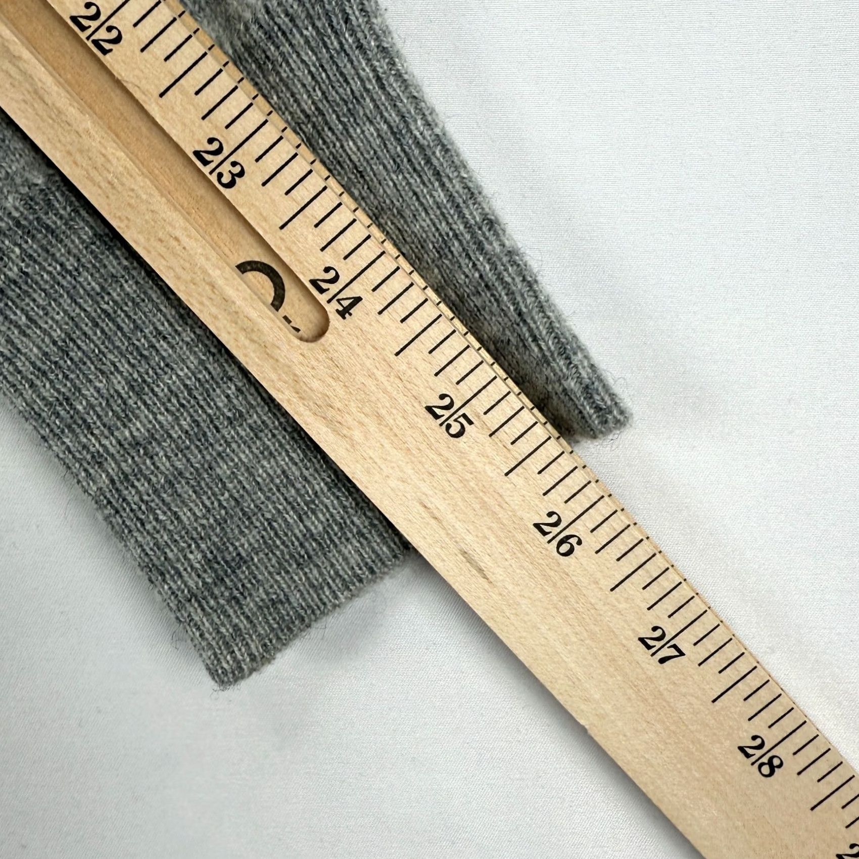 Uniqlo UNIQLO Cashmere Sweater Mens M Gray V-Neck Long Sleeve Casual Pullover Knit Regular Lightweight Breathable Classic Vintage No Size US M / EU 48-50 / 2 - 6 Thumbnail