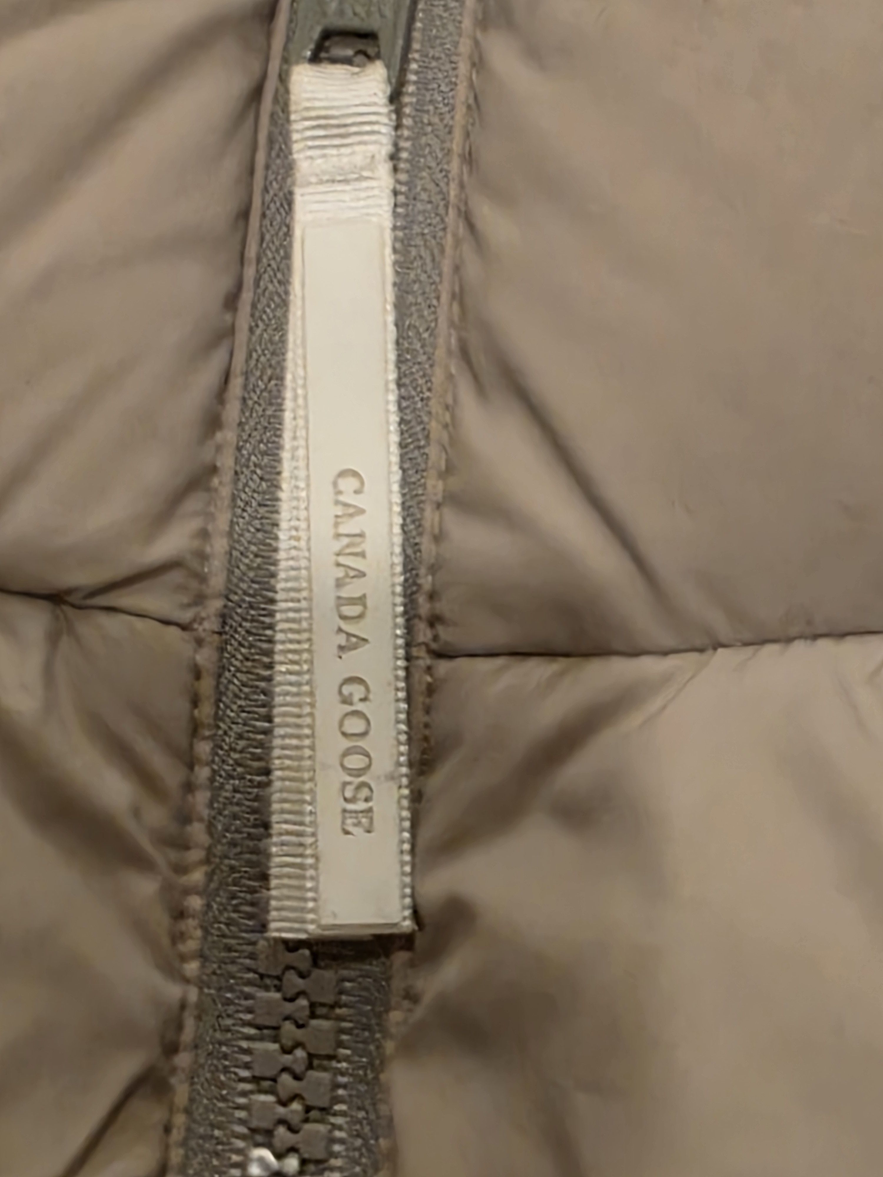 Canada Goose Canada Goose Lawrence Puffer Vest White Disc Sz M Size US M / EU 48-50 / 2 - 6 Thumbnail