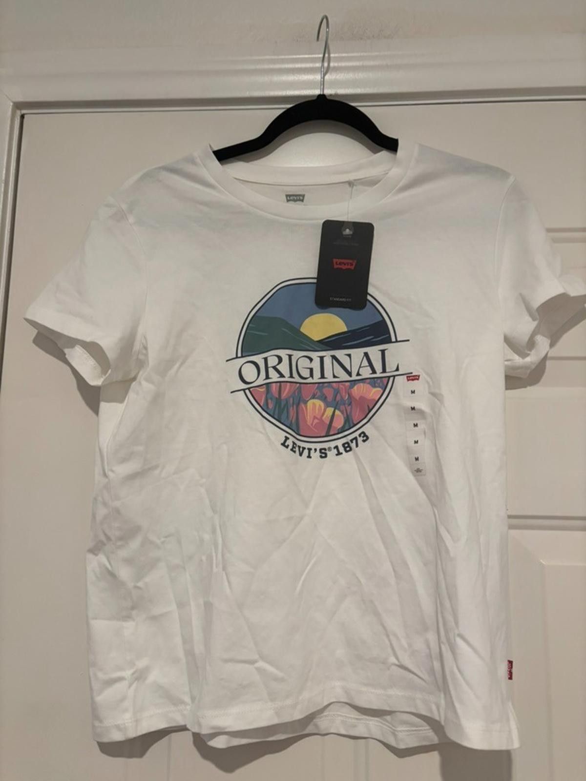 Levi's Womens sz M Levis white t shirt #582 new with tags Size M / US 6-8 / IT 42-44 - 1 Thumbnail