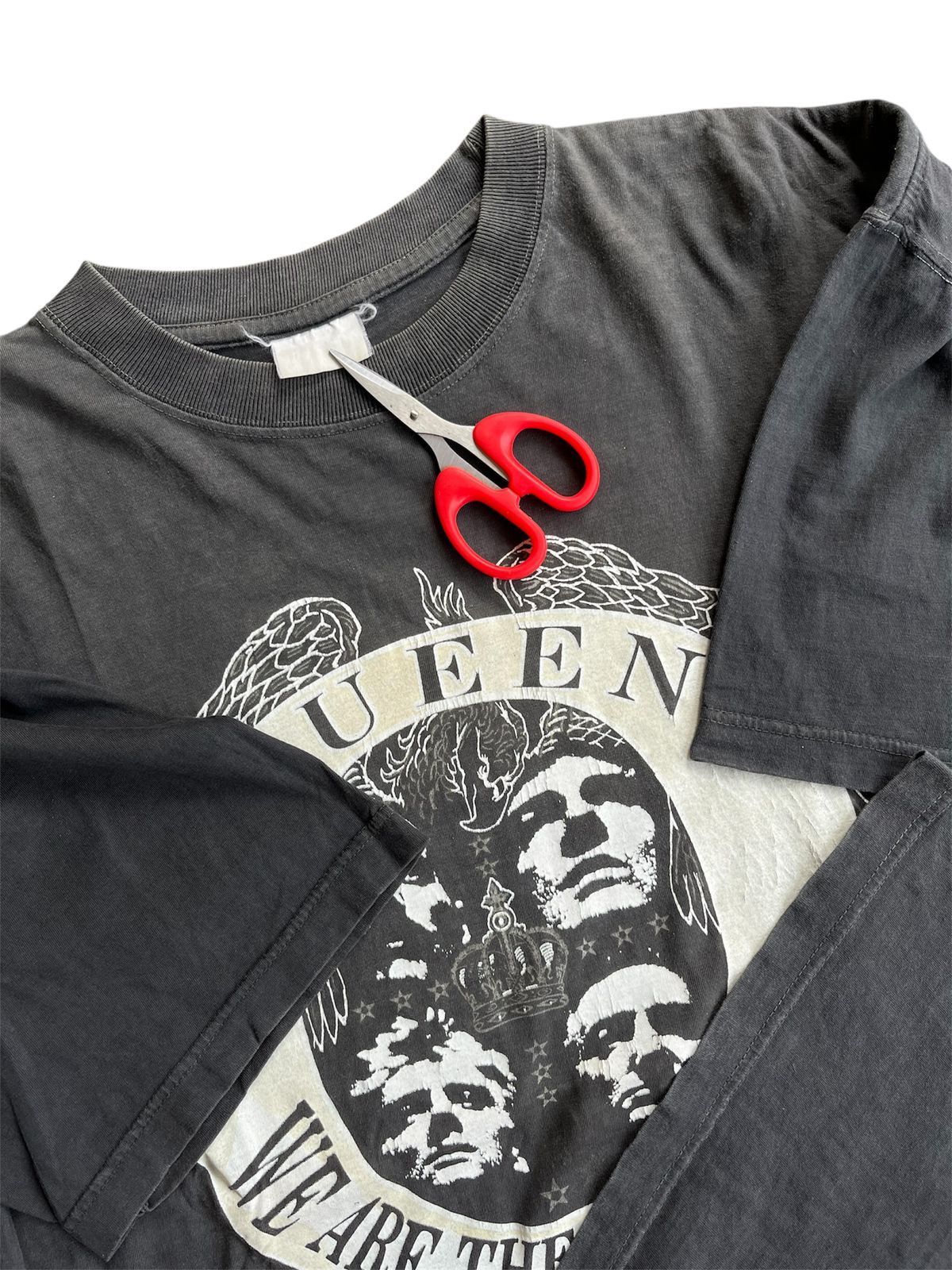 Band Tees 90s Queen We Are The Champion Tshirt Size US XL / EU 56 / 4 - 3 Thumbnail