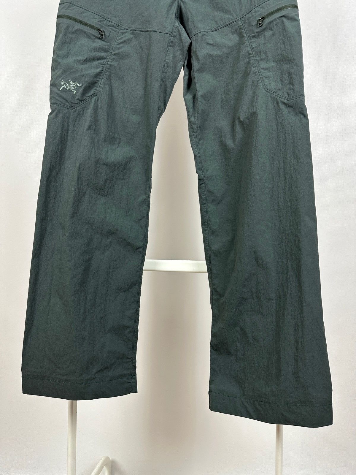 Arc'teryx Vintage Arcteryx Navy Green Nylon Cargo Pants Travis Style Size US 29 - 12 Thumbnail