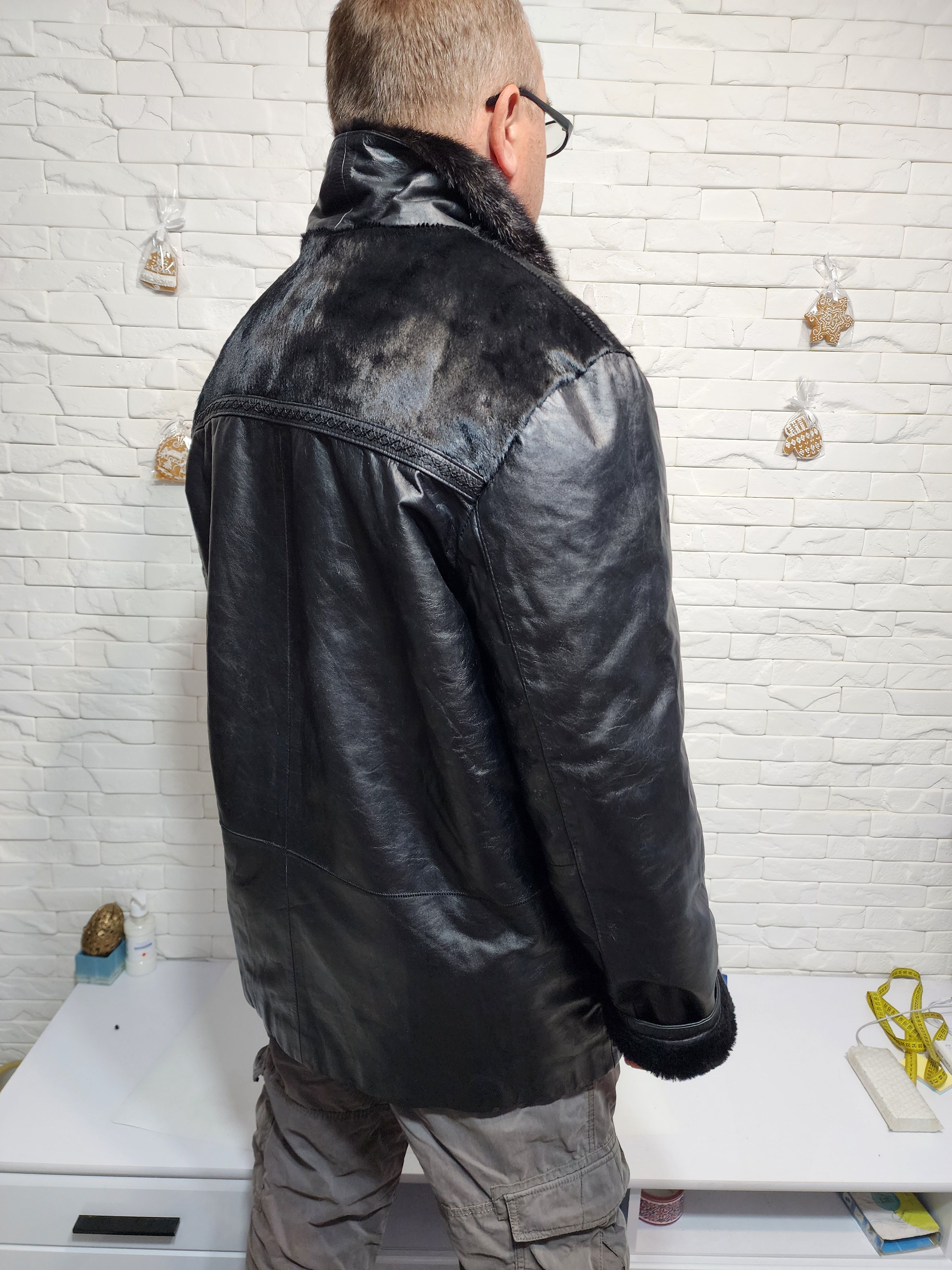 Uniqlo Men's Black Sheepskin Coat: Button-Up Genuine Fur. Size 3X Size US XL / EU 56 / 4 - 6 Thumbnail
