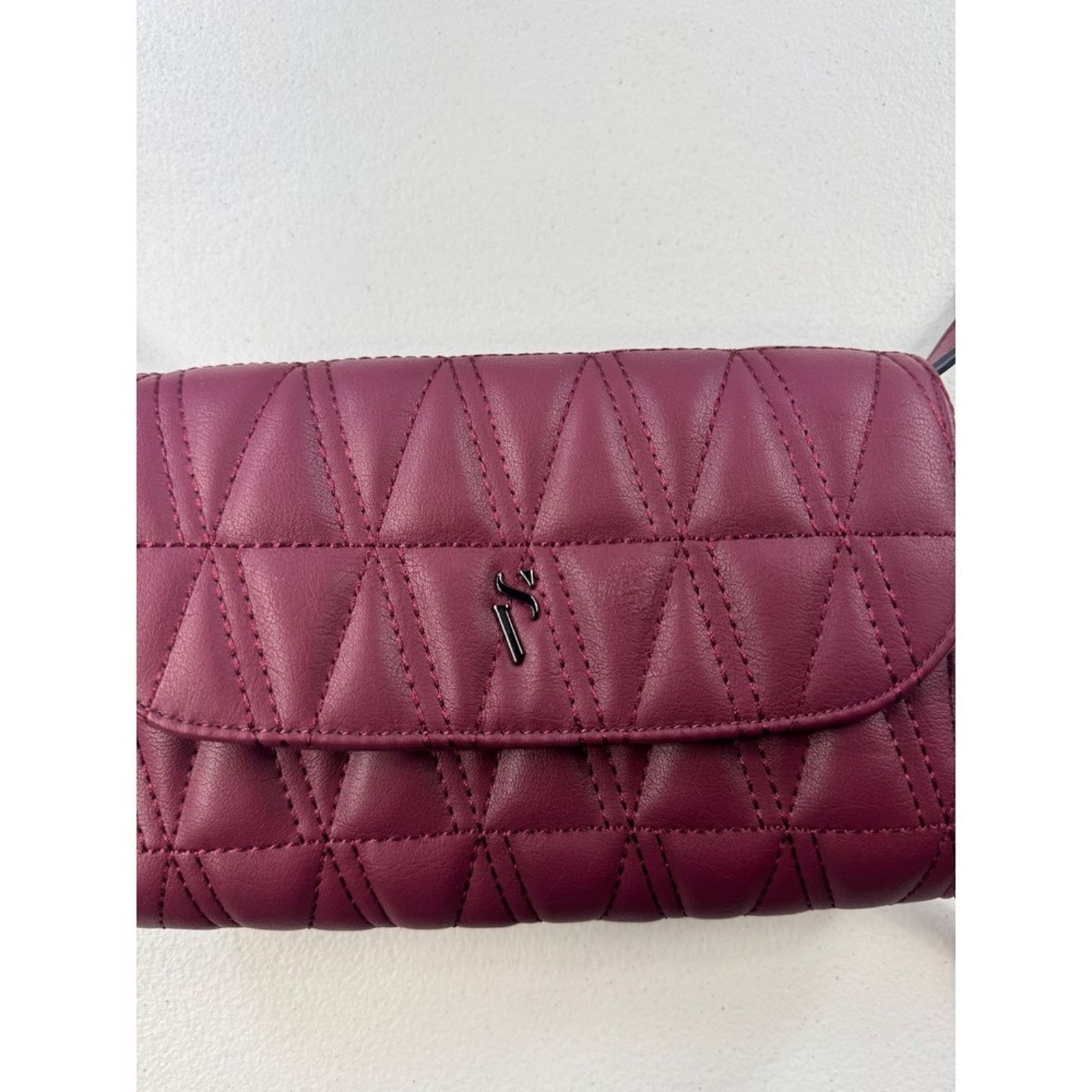 Vera Wang Simply Vera Vera Wang Burgundy Quilted Crossbody Bag Purse‎ Size ONE SIZE - 5 Thumbnail