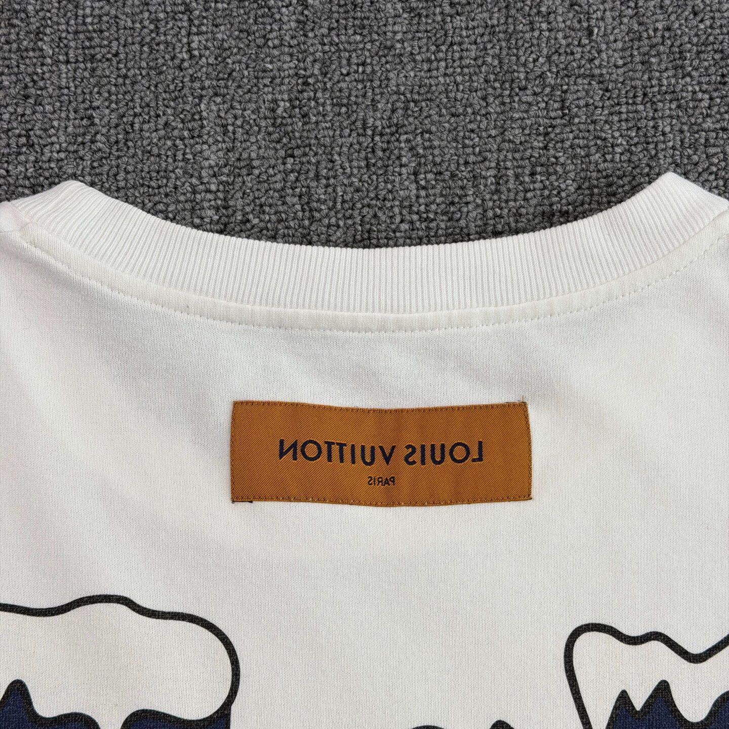 Louis Vuitton LV Snow Mountain back large logo white short tee L Size US L / EU 52-54 / 3 - 8 Thumbnail