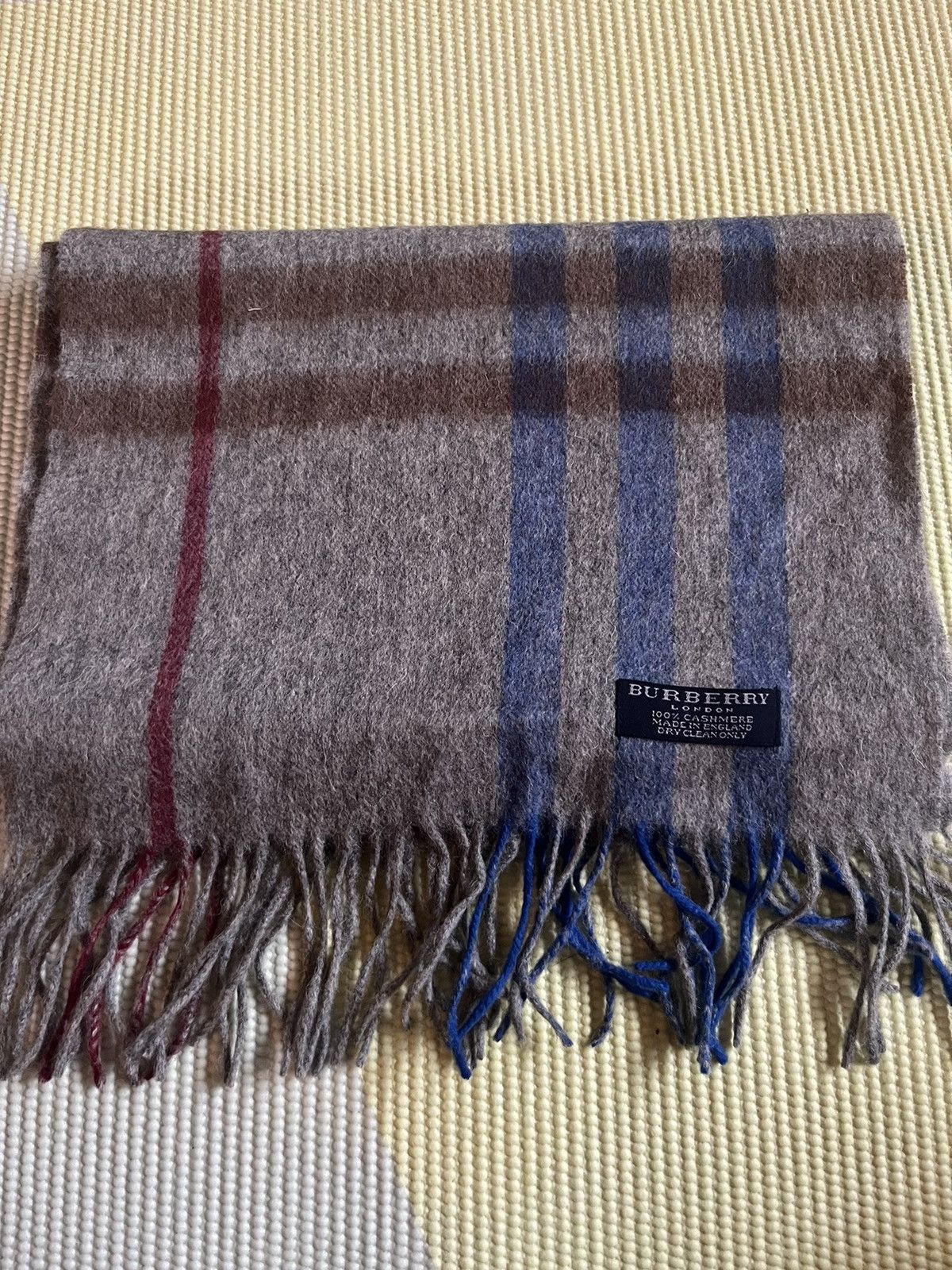 Burberry × Vintage Burberry Nova Check Scarf Grey Size ONE SIZE - 1 Thumbnail
