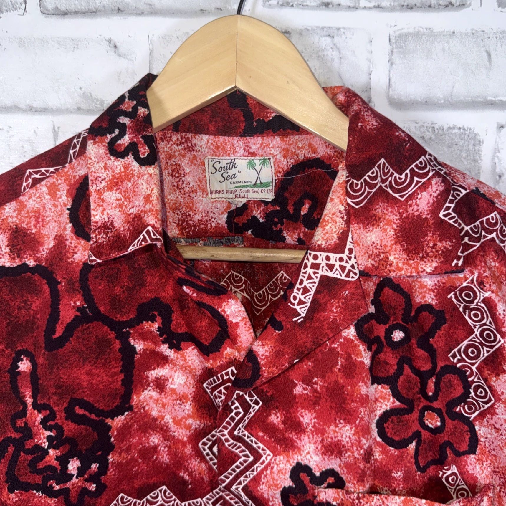 Vintage VINTAGE South Sea Garments BURNS PHILIP Red Hawaiian Shirt Mens Size M Size US M / EU 48-50 / 2 - 2 Thumbnail