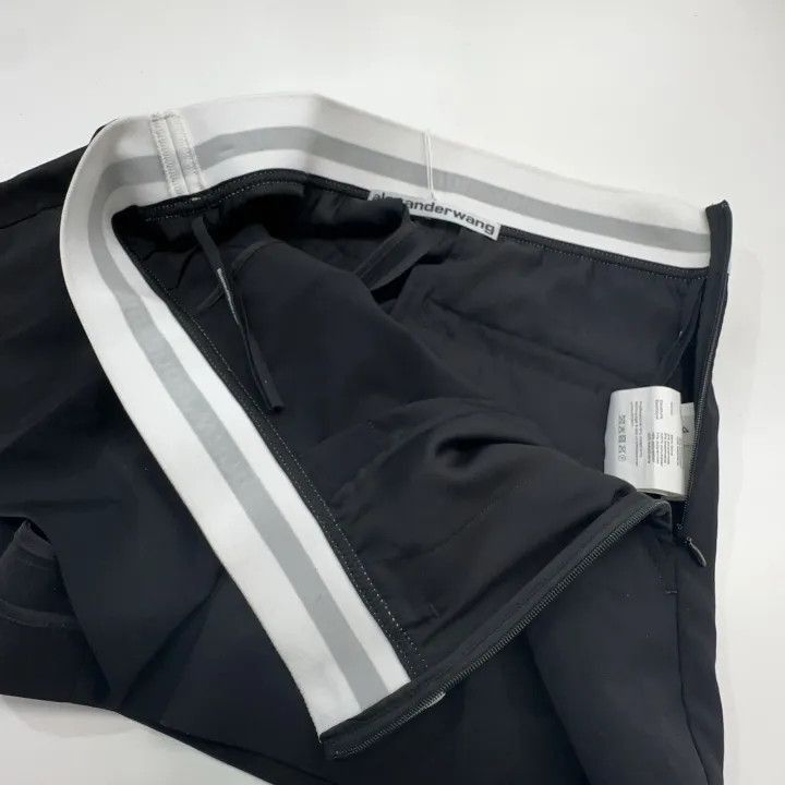 Alexander Wang Alexander Wang High-Waisted Black Pleated Shorts - Size 26" / US 2 / IT 38 - 9 Thumbnail