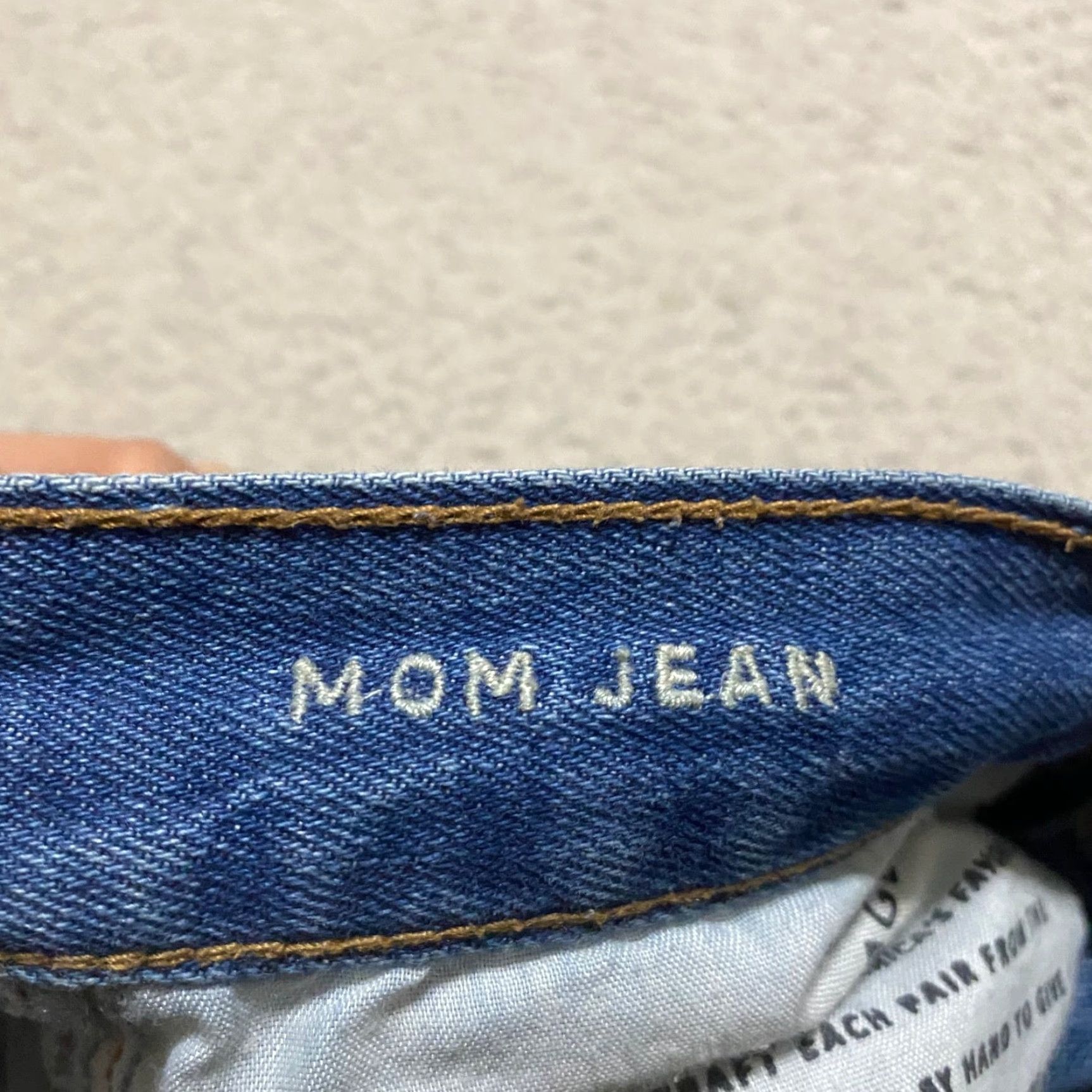 American Eagle Outfitters VINTAGE American Eagle Outfitters Mom Jeans Womens 00 Blue Denim Medium Wash Distressed Raw Hem 5-Pocket Design Womens Jeans Size 24" / US 00 / IT 34 - 4 Thumbnail