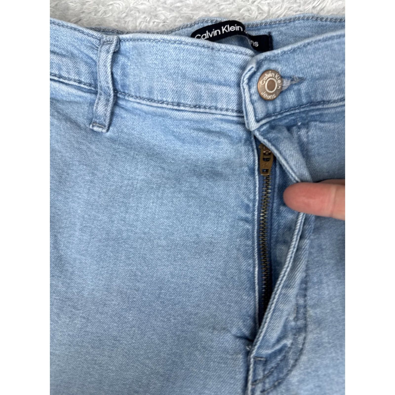 Calvin Klein Calvin Klein Jeans Womens Jeans Straight Cargo Light Wash 13/31 Blue 90s 5-Pocket Womens (Juniors) Mens? Size 34" / US 12 / IT 48 - 5 Thumbnail