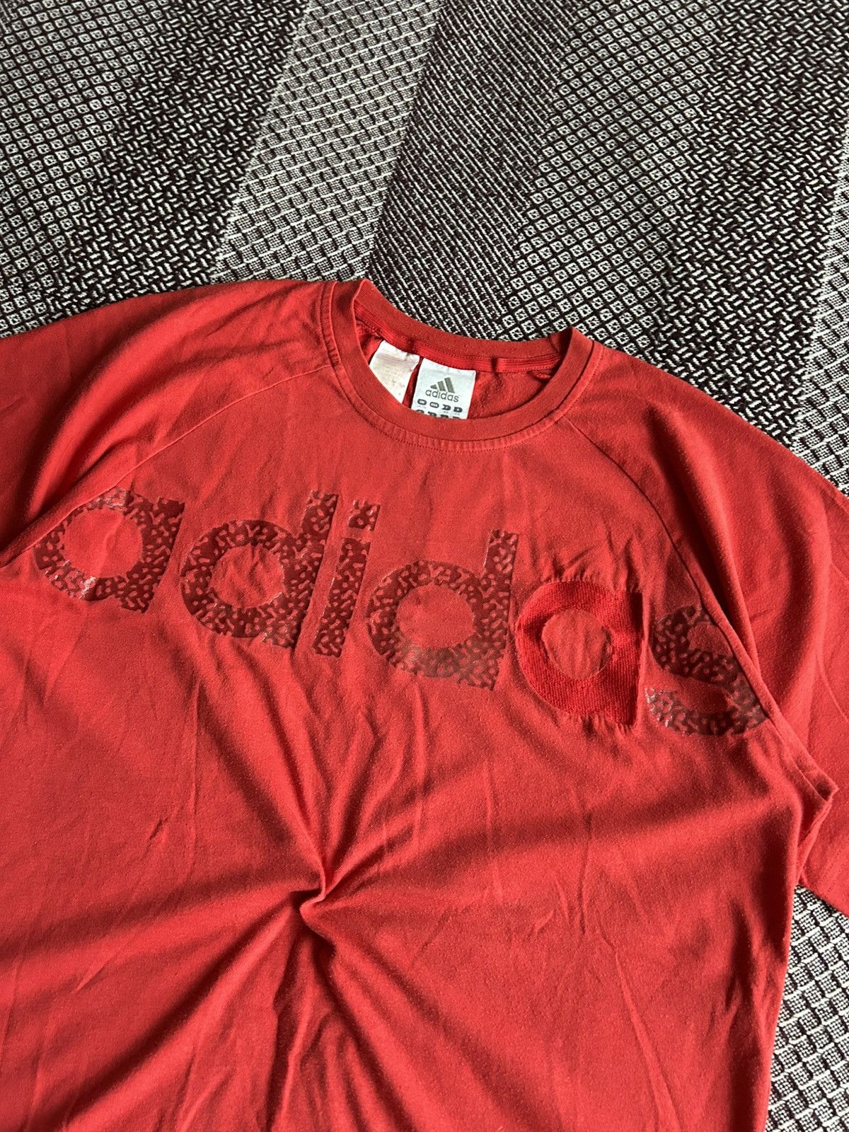 Adidas Vintage Adidas Big Logo 00s Tee Streetwear Unisex Size M Size US M / EU 48-50 / 2 - 4 Thumbnail