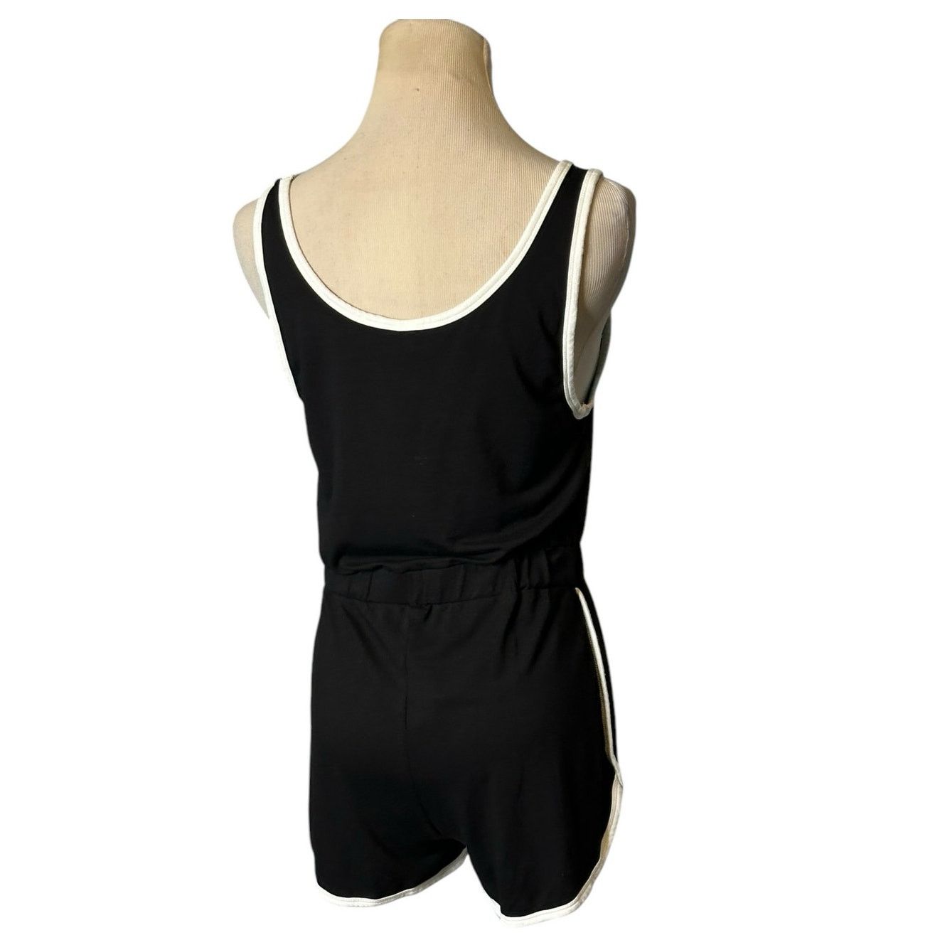 Asos Asos black white trim sleeveless summer romper size 4 Size 27" / US 4 / IT 40 - 8 Thumbnail