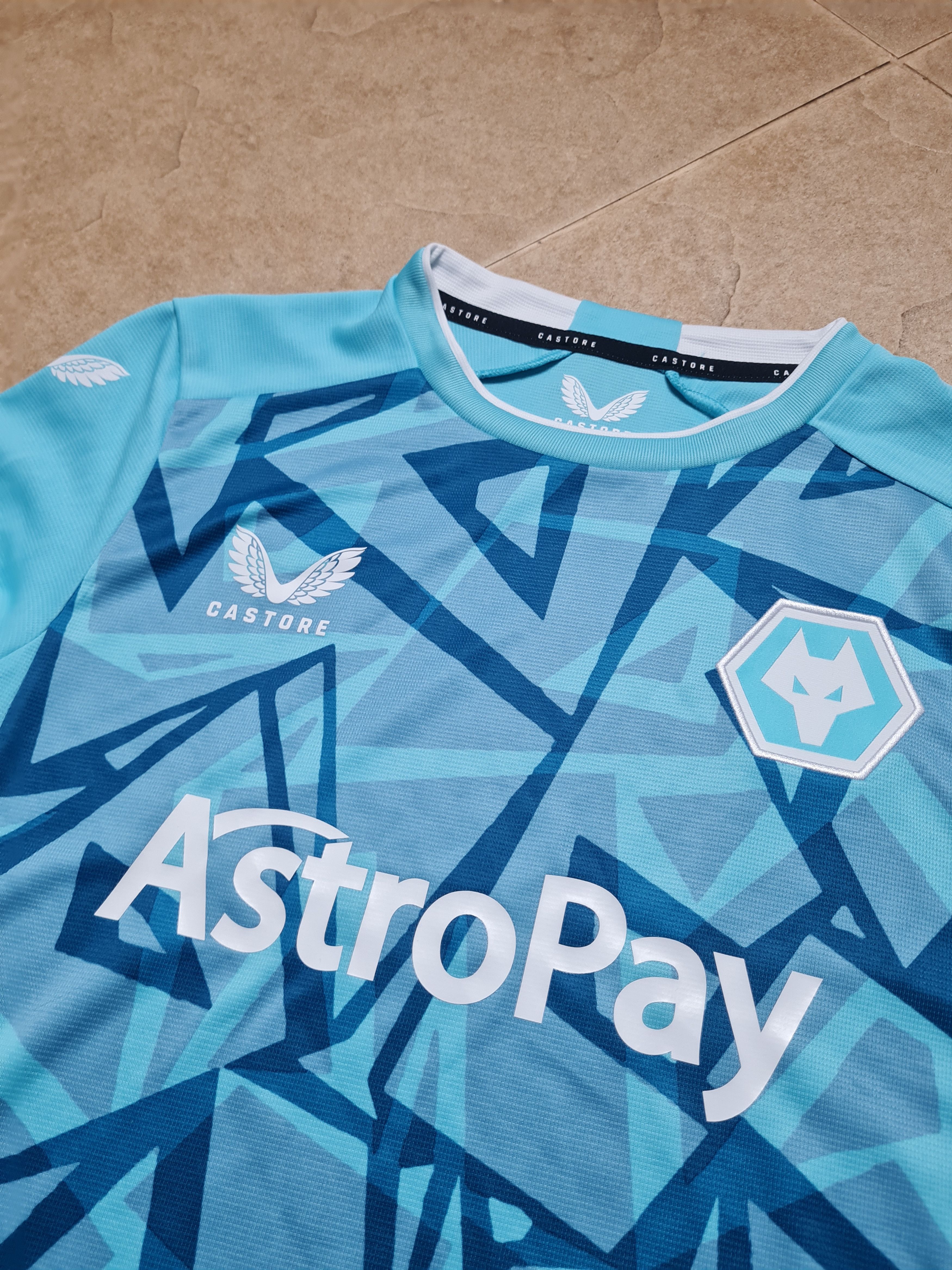 Castore Jersey Wolverhampton Wanderers Long Sleeve 2023/24 Shirt XS Size US XS / EU 42 / 0 - 17 Thumbnail