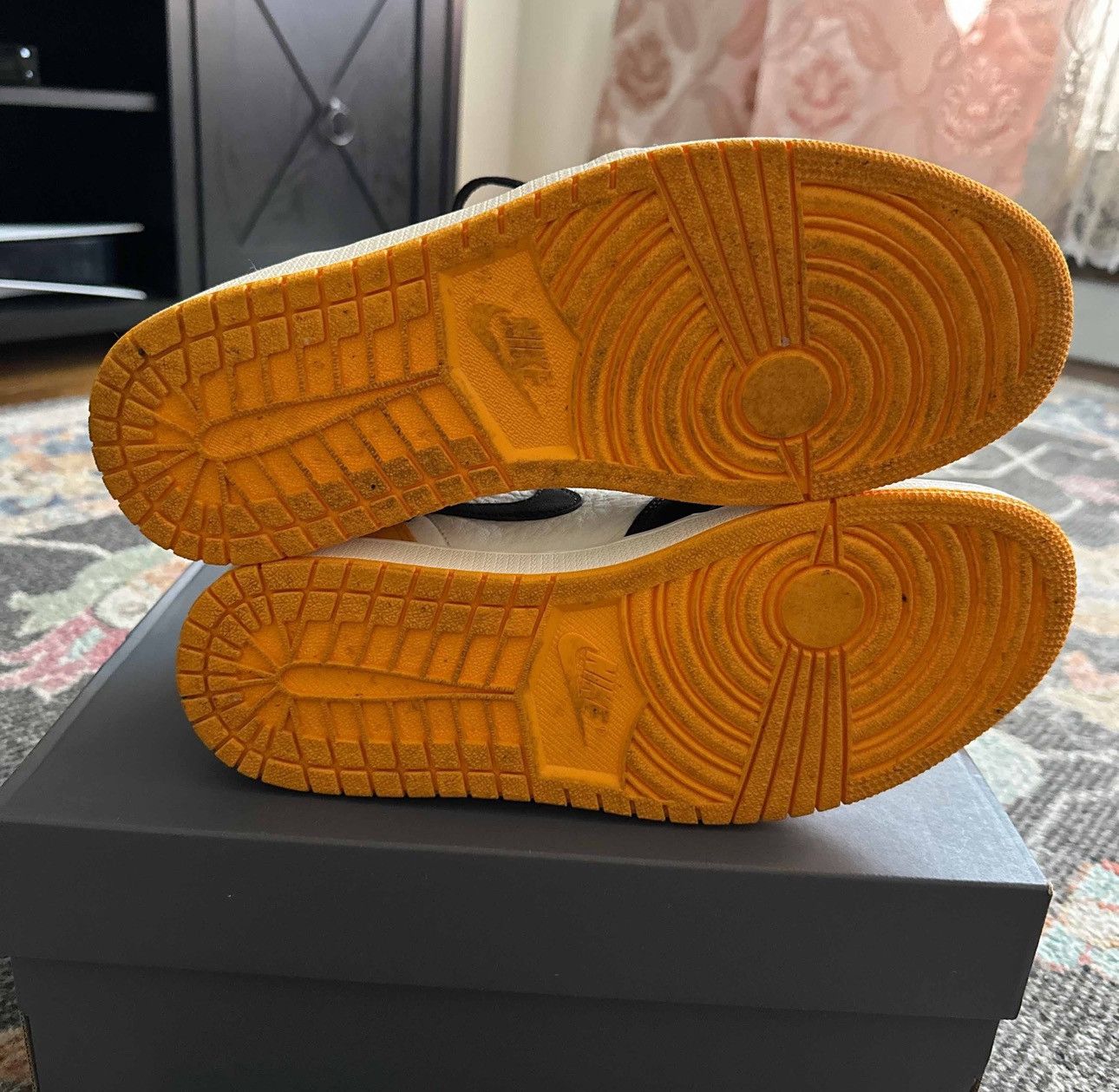 Jordan Brand Air Jordan 1 Yellow Toe Size US 10.5 / EU 43-44 - 4 Thumbnail