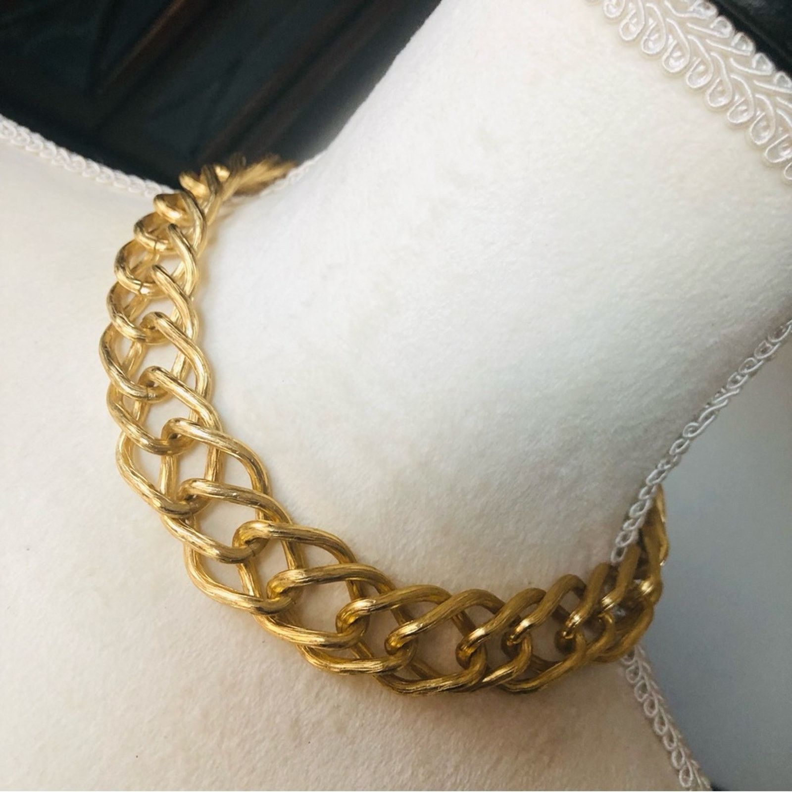 Vintage Vintage Avon gold plated chain link choker necklace Size ONE SIZE - 1 Thumbnail