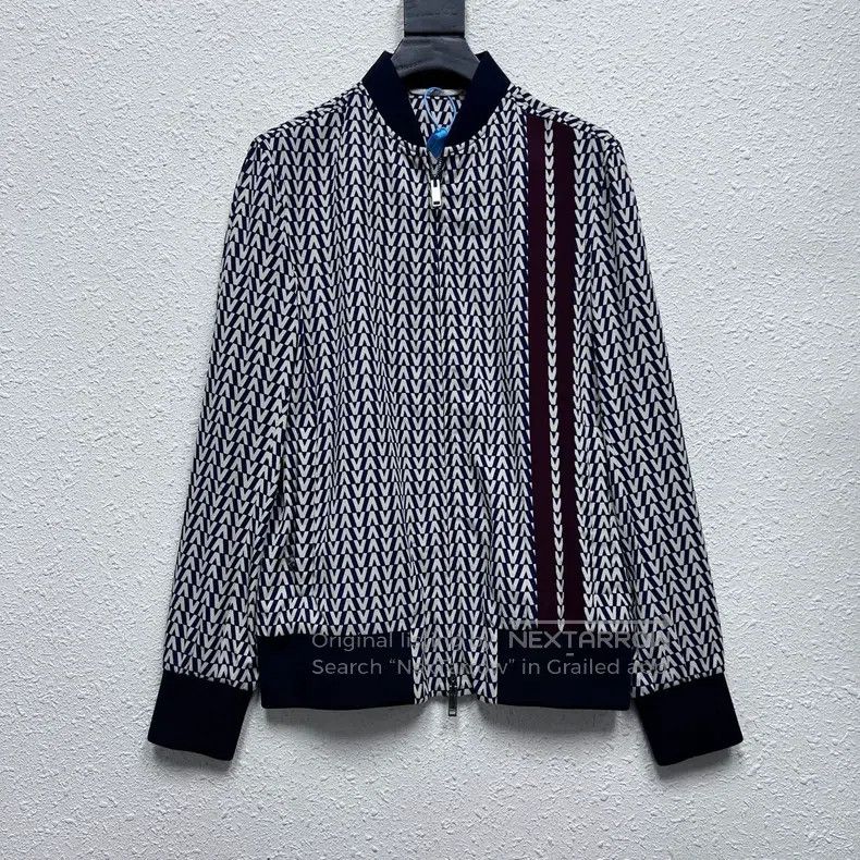 Valentino Valentino V marks full of printed jackets Size US S / EU 44-46 / 1 - 1 Thumbnail