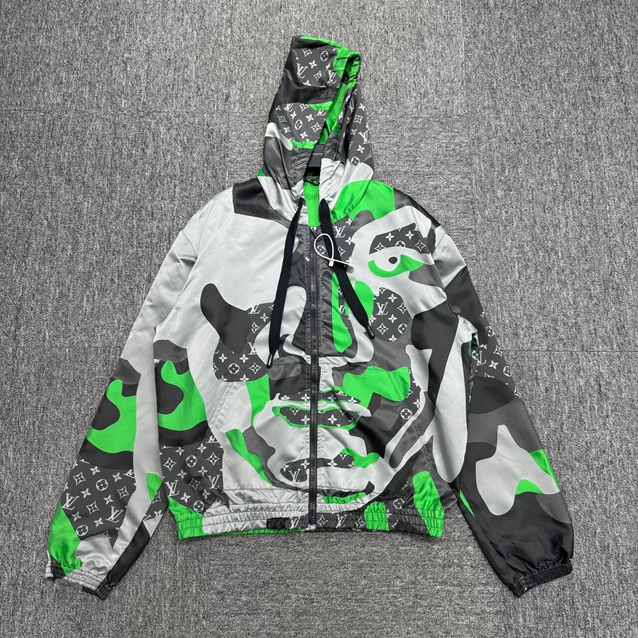 Louis Vuitton louis vuitton camouflage hooded jacket Size US L / EU 52-54 / 3 - 1 Thumbnail