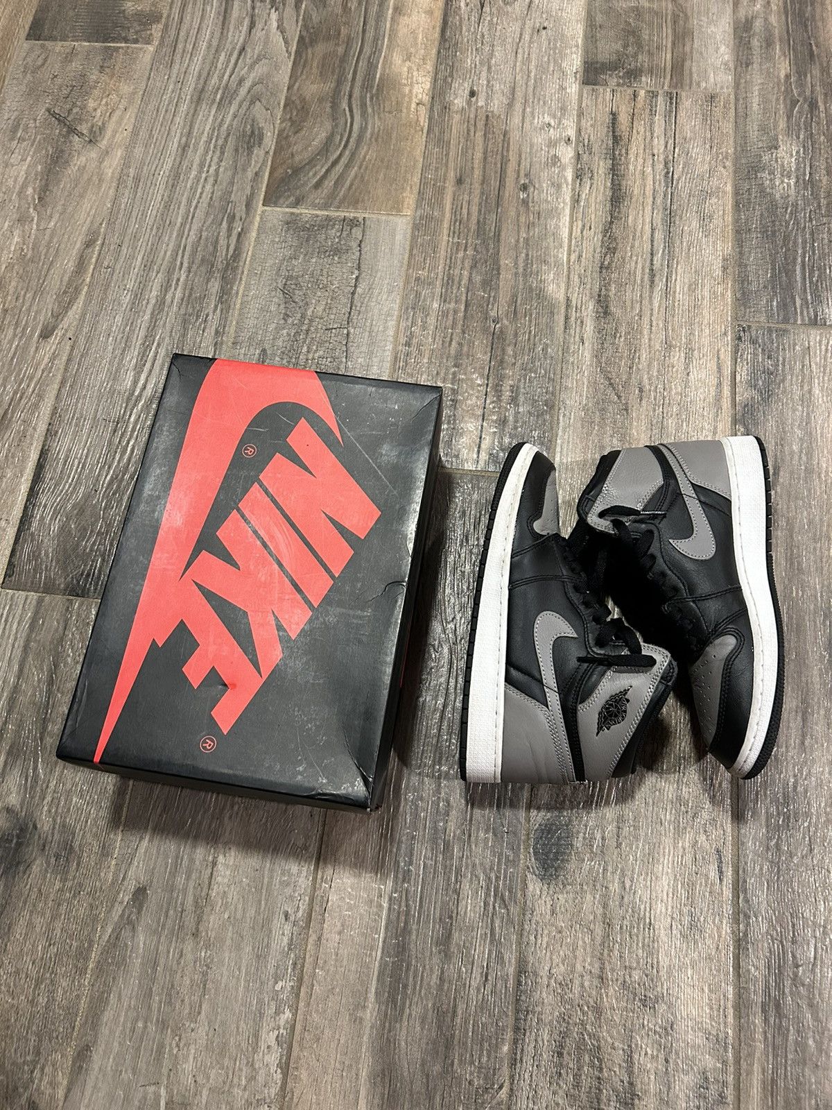 Jordan Brand × Nike Jordan 1 retro shadow gs Size US 6.5 / EU 39-40 - 1 Thumbnail
