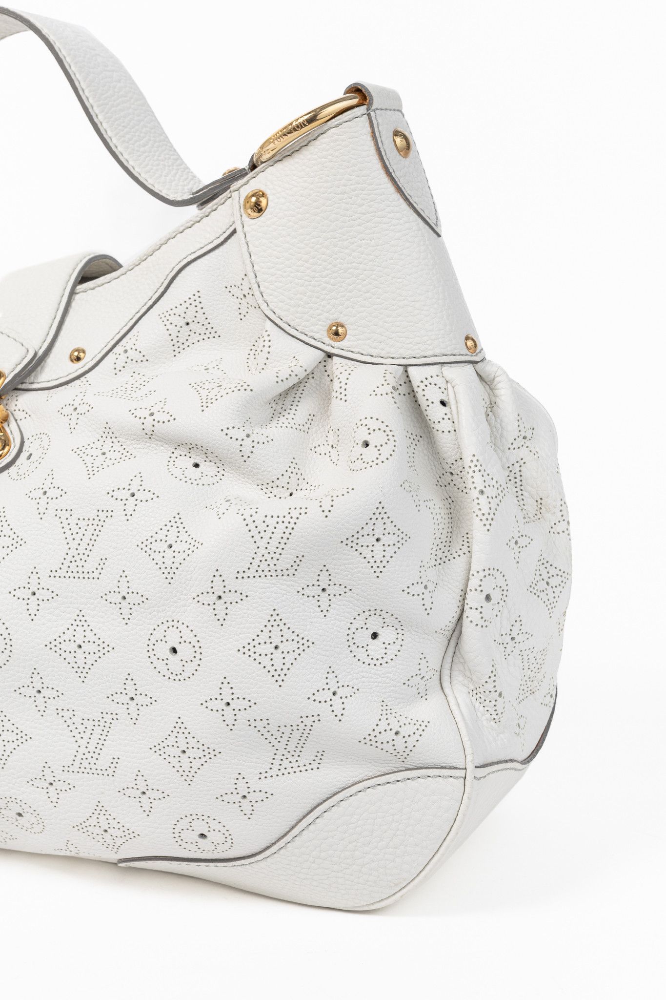 Louis Vuitton Louis Vuitton Solar GM White Mahina Perforated Leather Hobo Size ONE SIZE - 9 Thumbnail