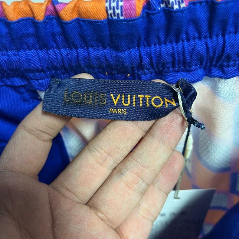 Louis Vuitton Louis Vuitton Prismatic shorts 2504-Nextarrow Size US 38 / EU 54 - 3 Thumbnail