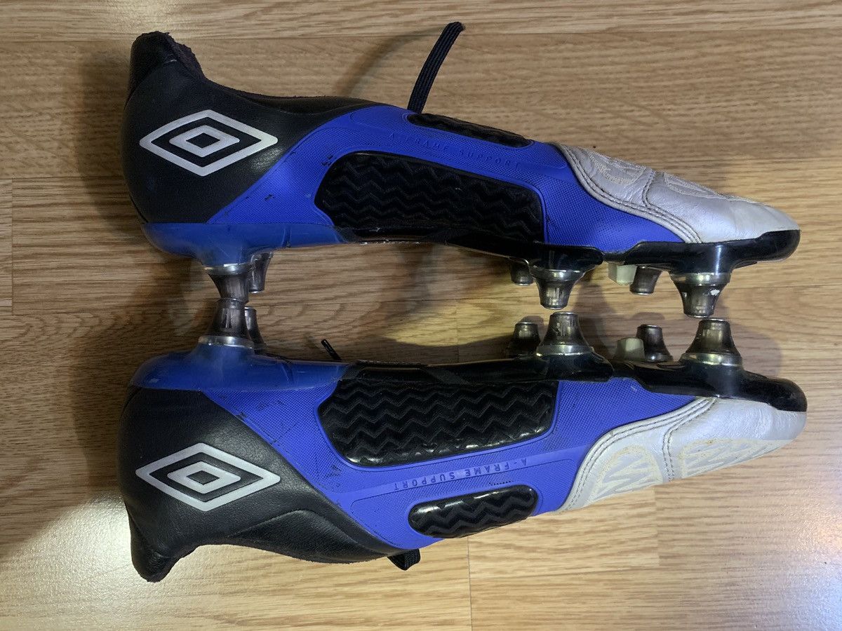 Umbro Umbro Geometra II Size US 7 / EU 40 - 2 Thumbnail