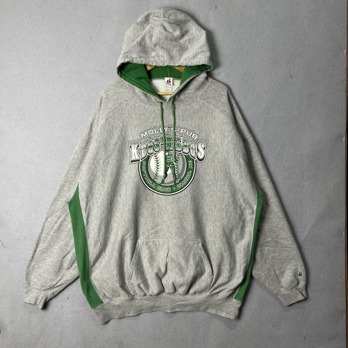 Vintage 2000s Badger Sport “Molly’s Pub Kegs & Legs Softball” Hoodie Size US XXL / EU 58 / 5 - 1 Thumbnail