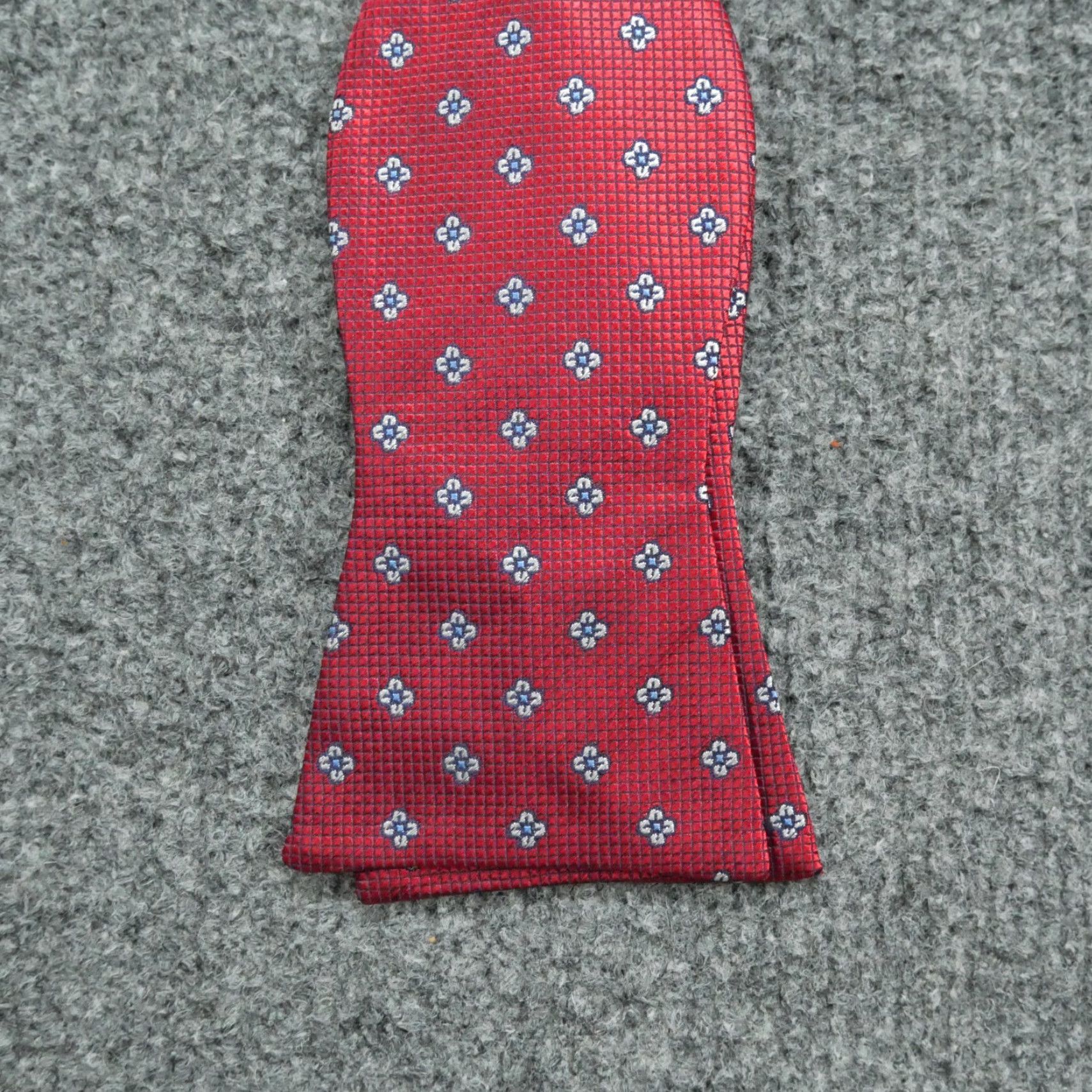 Tommy Hilfiger VINTAGE Tommy Hilfiger Bow Tie Mens Red Geometric Silk Bow Tie Logo Accent 10/10 Size ONE SIZE - 3 Thumbnail